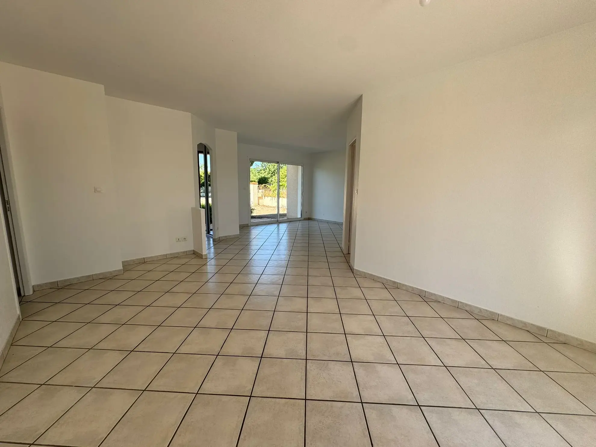 Villa de plain-pied avec piscine et garage à Estillac, 107 m² 