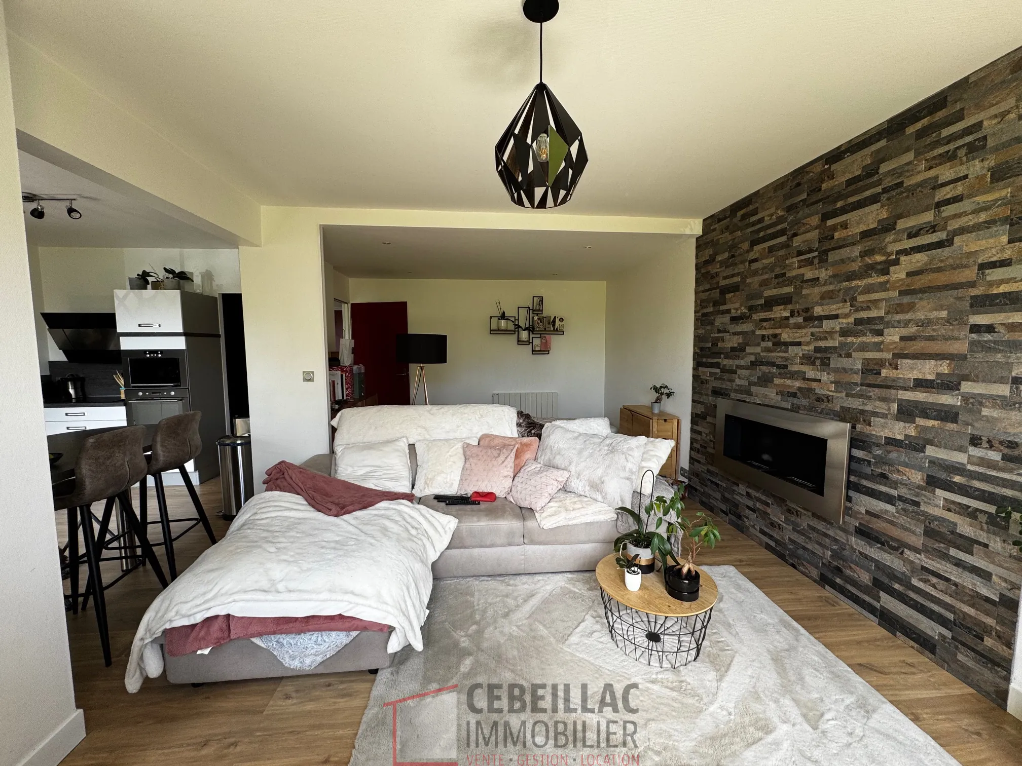 Appartement 61 m² avec balcon et parking sécurisé à Saint-Flour 