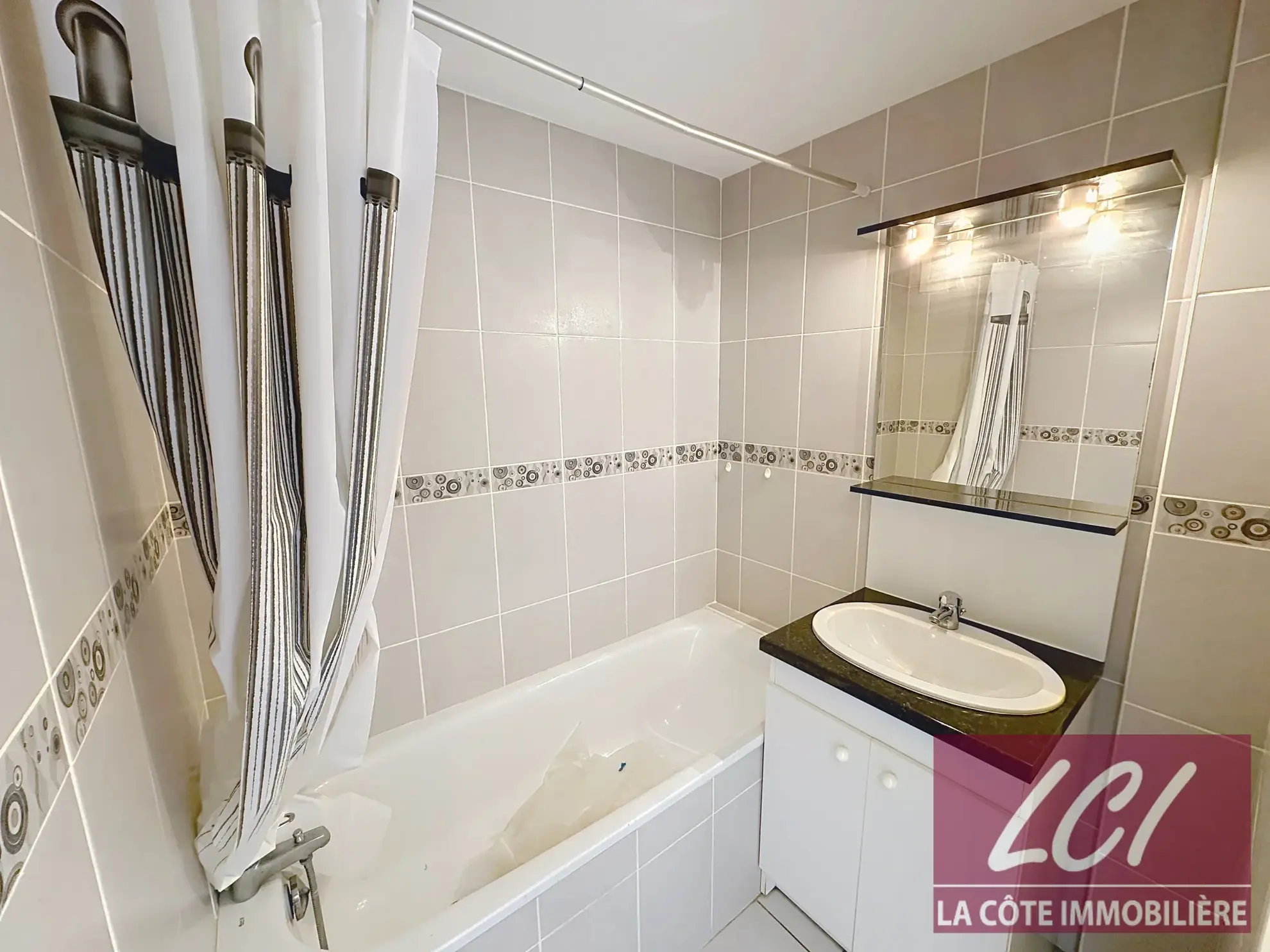 Bel appartement T2 avec terrasse à Gujan-Mestras - Ideal pour résidence ou investissement 