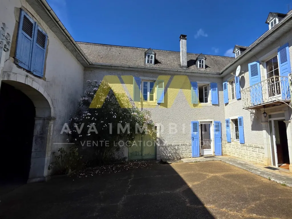 Maison de caractère de 6 pièces avec dépendance et piscine à Navarrenx 