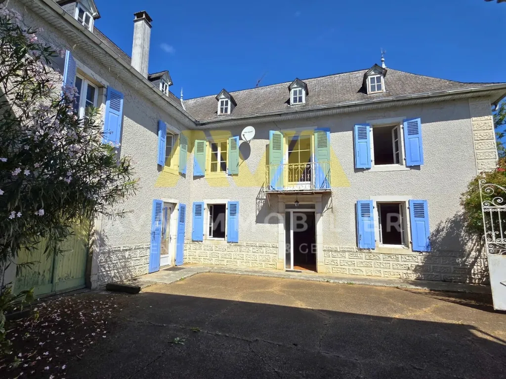 Maison de caractère de 6 pièces avec dépendance et piscine à Navarrenx