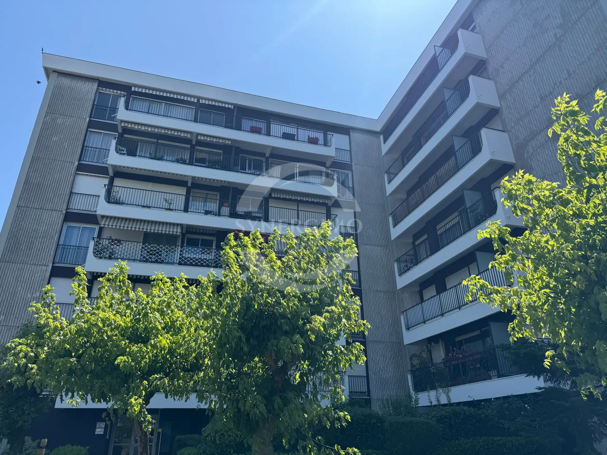 Appartement T2 rénové de 51,16 m² à Mérignac avec balcon, cave et parking 