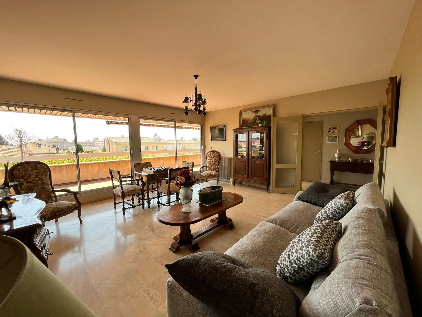 Bel appartement de 115m² avec terrasse à Alès en centre-ville 