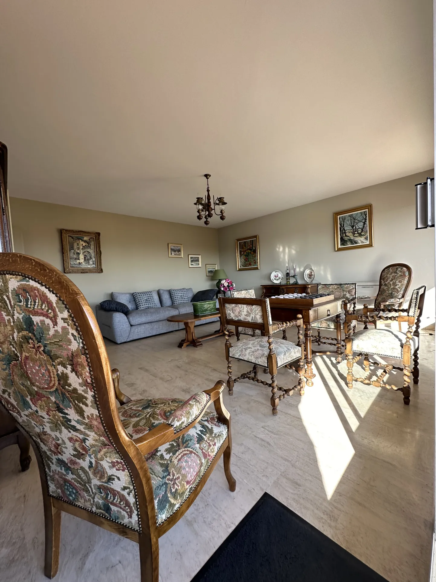 Bel appartement de 115m² avec terrasse à Alès en centre-ville 