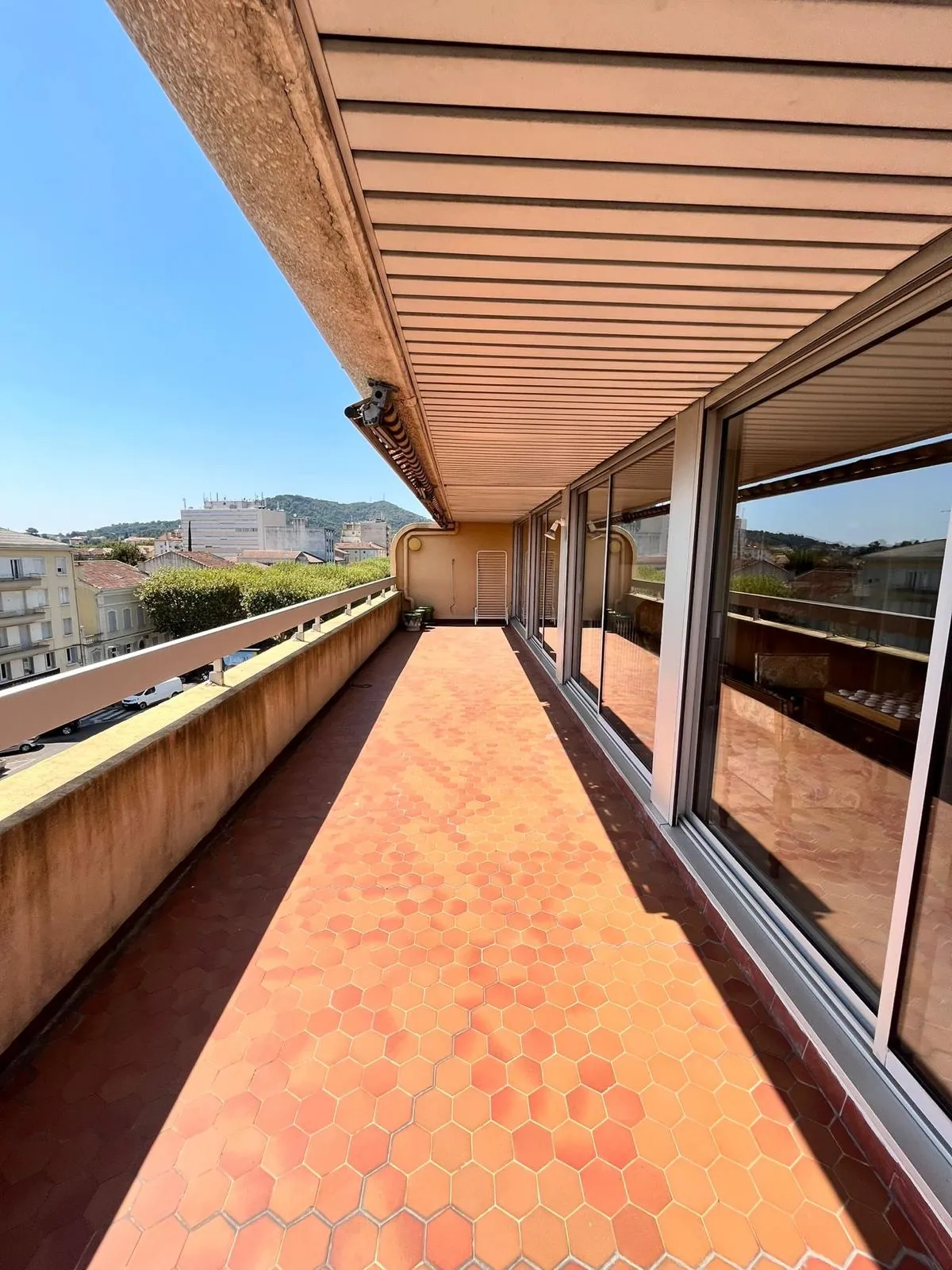 Bel appartement de 115m² avec terrasse à Alès en centre-ville 