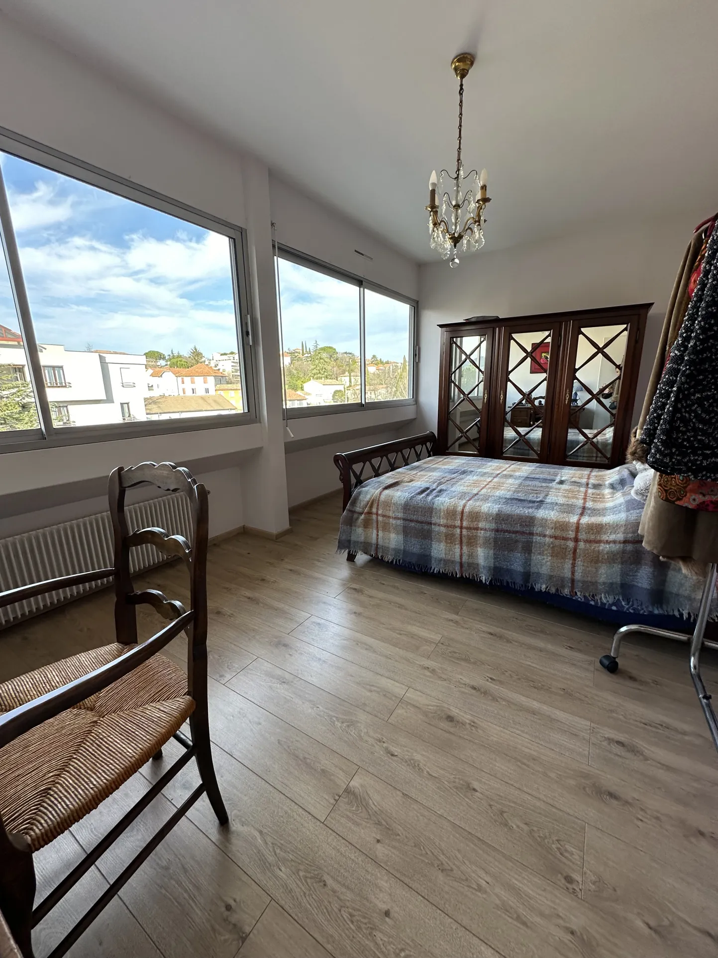 Bel appartement de 115m² avec terrasse à Alès en centre-ville 