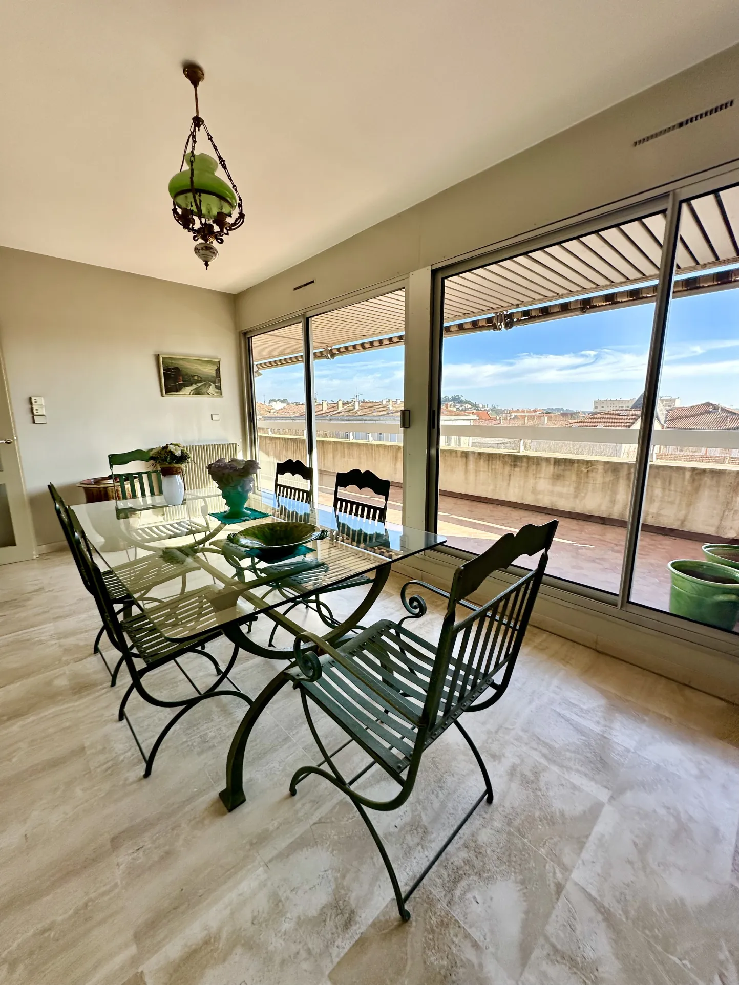 Bel appartement de 115m² avec terrasse à Alès en centre-ville 