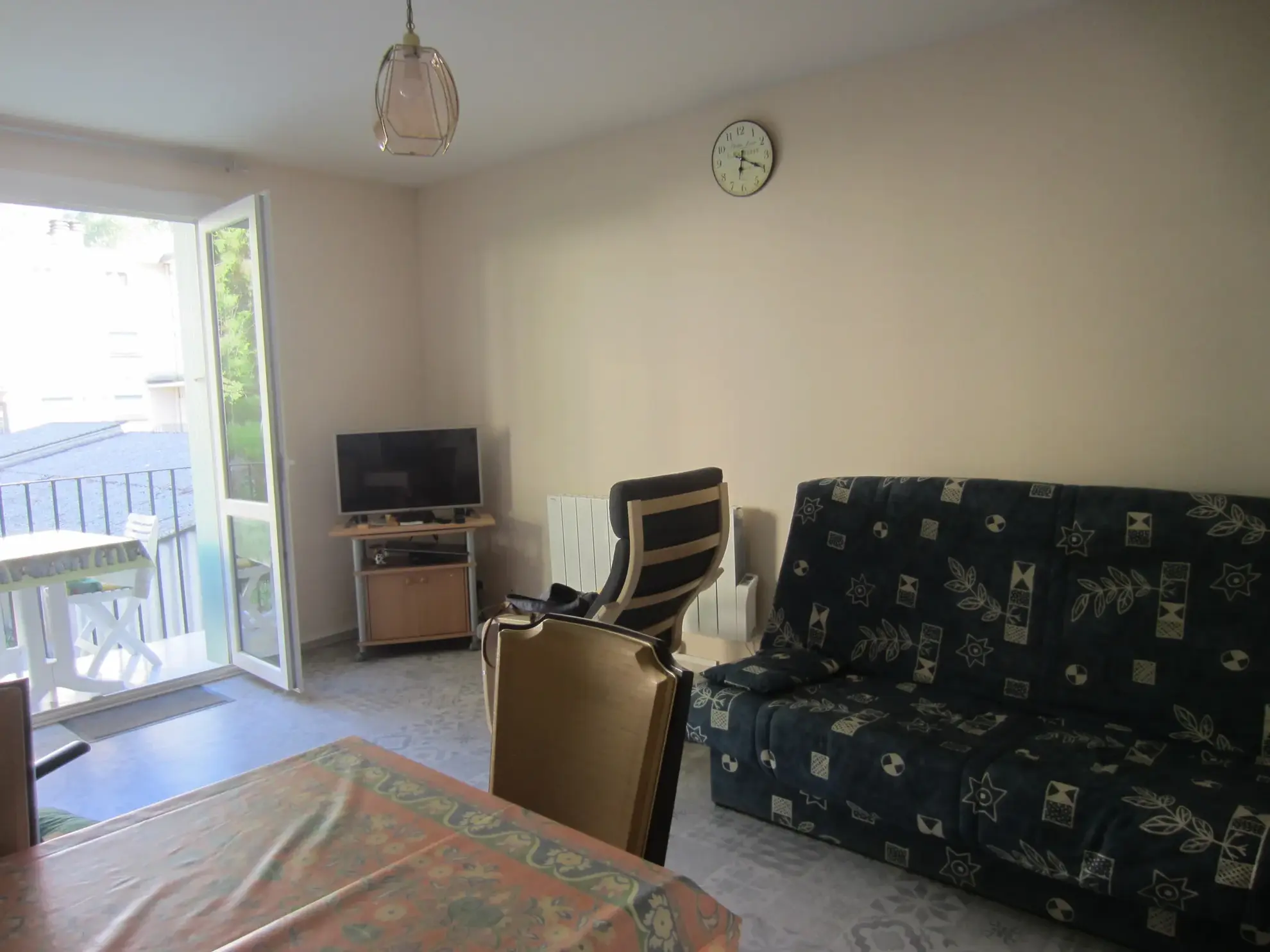 Appartement T2 à Couflens avec balcon, cave et parking, idéal pour résidence ou location touristique 