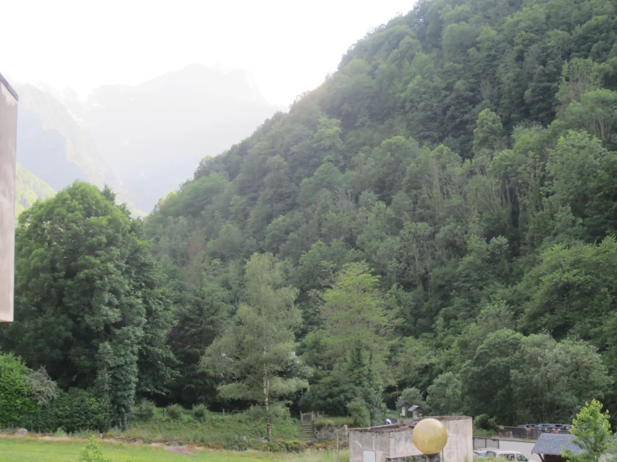 Appartement T2 à Couflens avec balcon, cave et parking, idéal pour résidence ou location touristique 