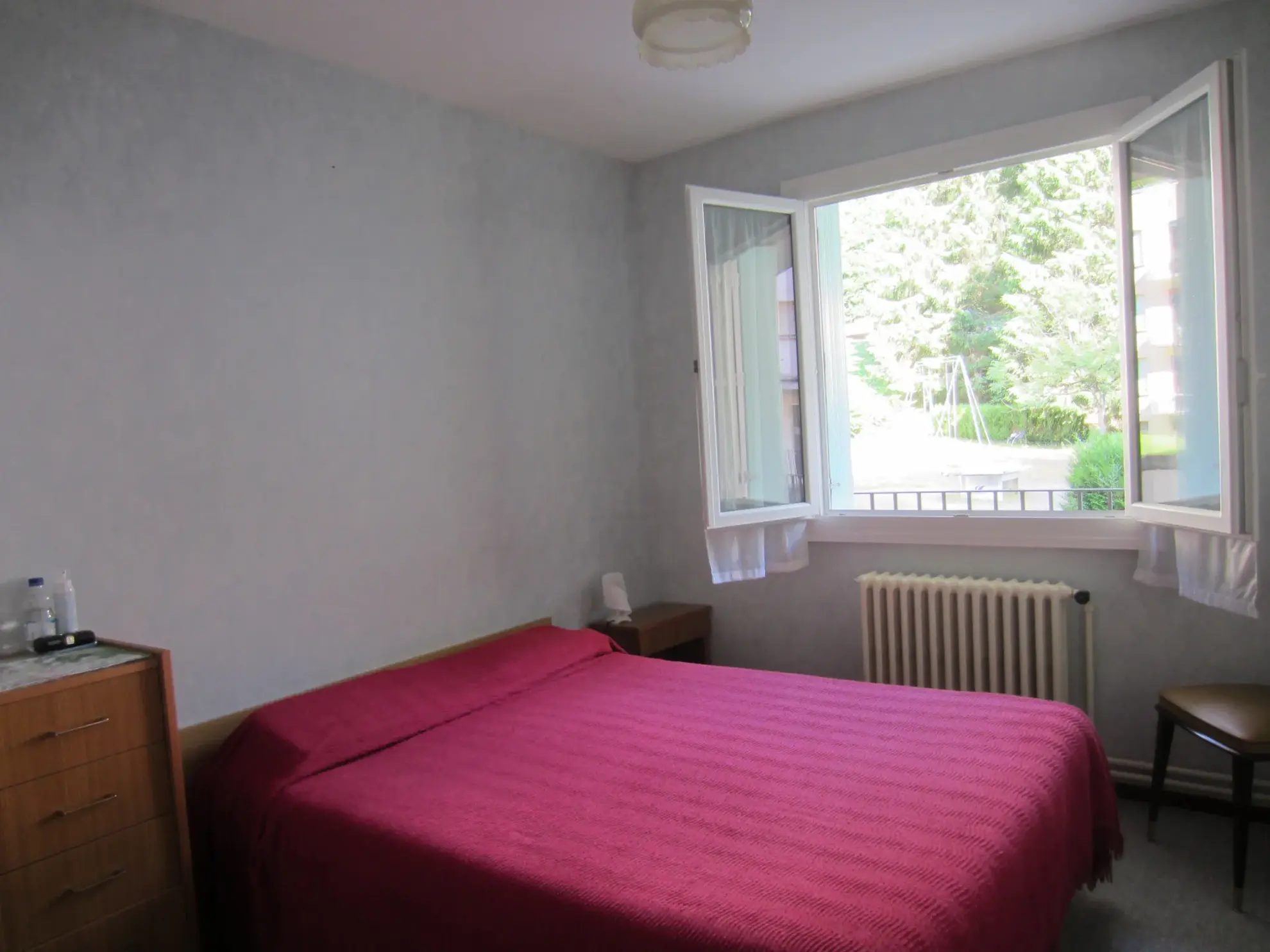 Appartement T2 à Couflens avec balcon, cave et parking, idéal pour résidence ou location touristique 