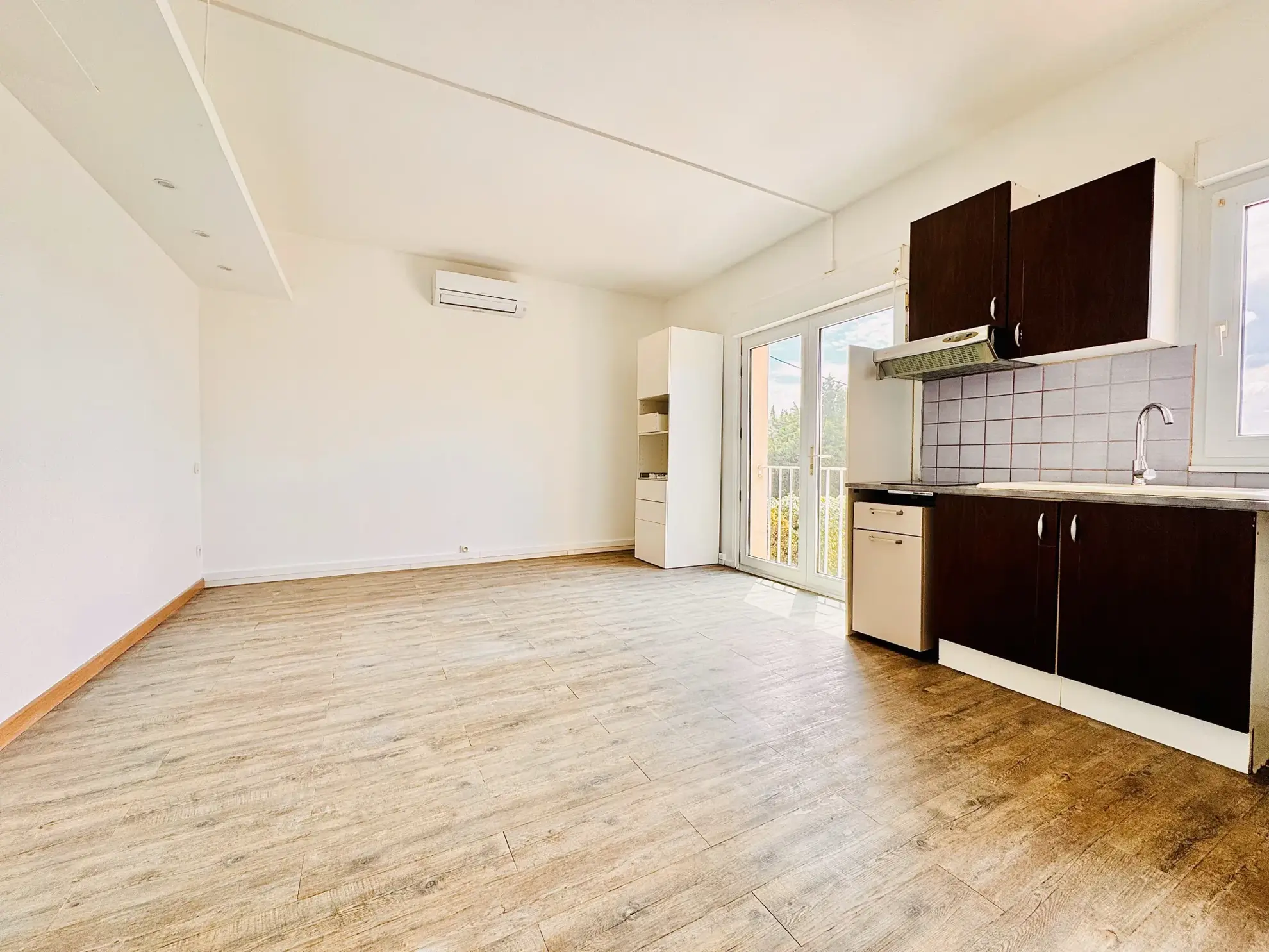 Appartement T2 traversant à Eguilles avec parking privatif - Emplacement idéal 