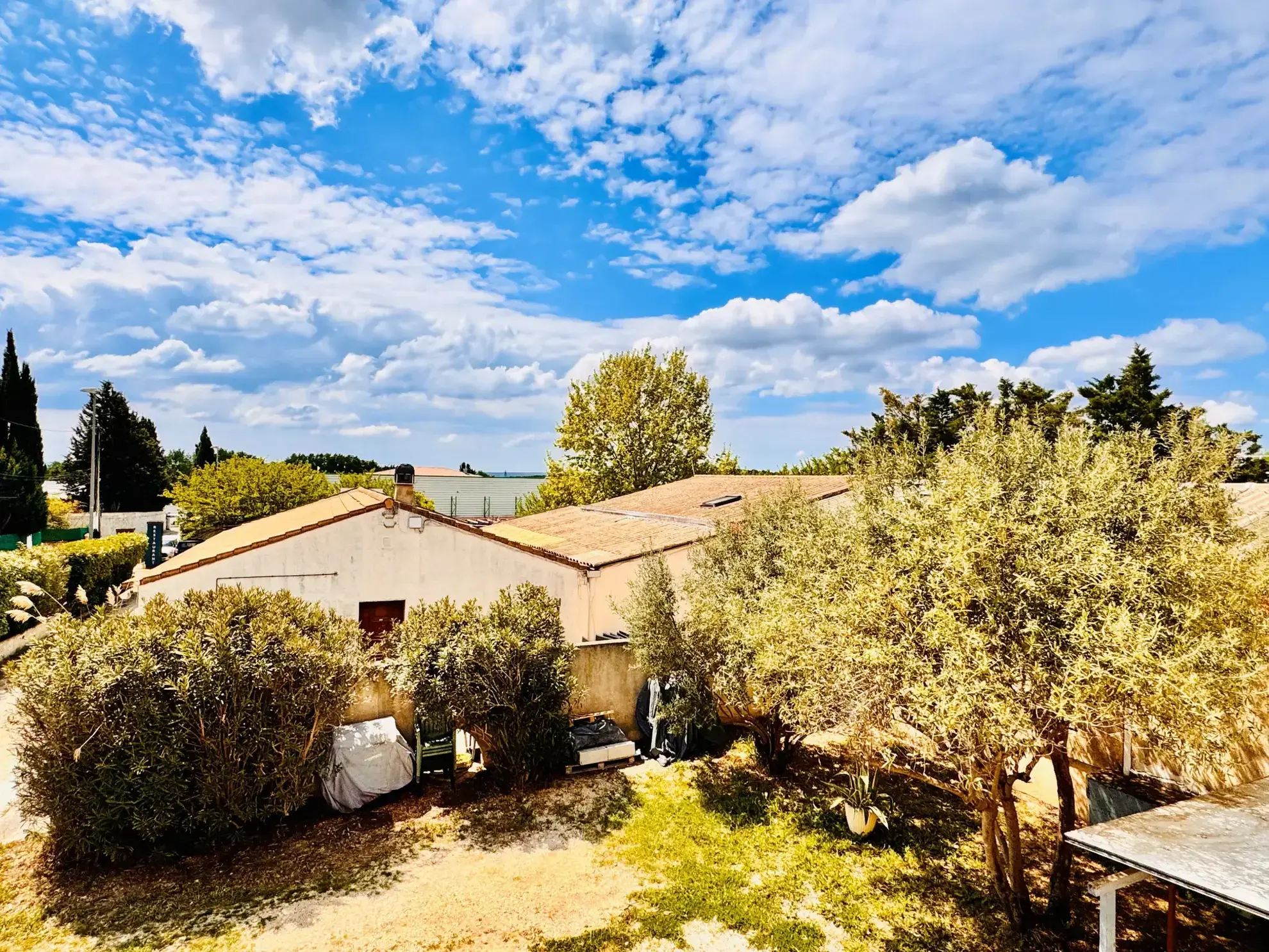 Appartement T2 traversant à Eguilles avec parking privatif - Emplacement idéal