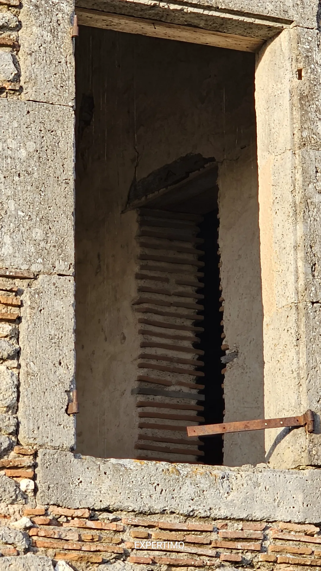 À vendre bâtisse en pierre à rénover à Tonneins, lot de 190 m² sur terrain de 3000 m² 