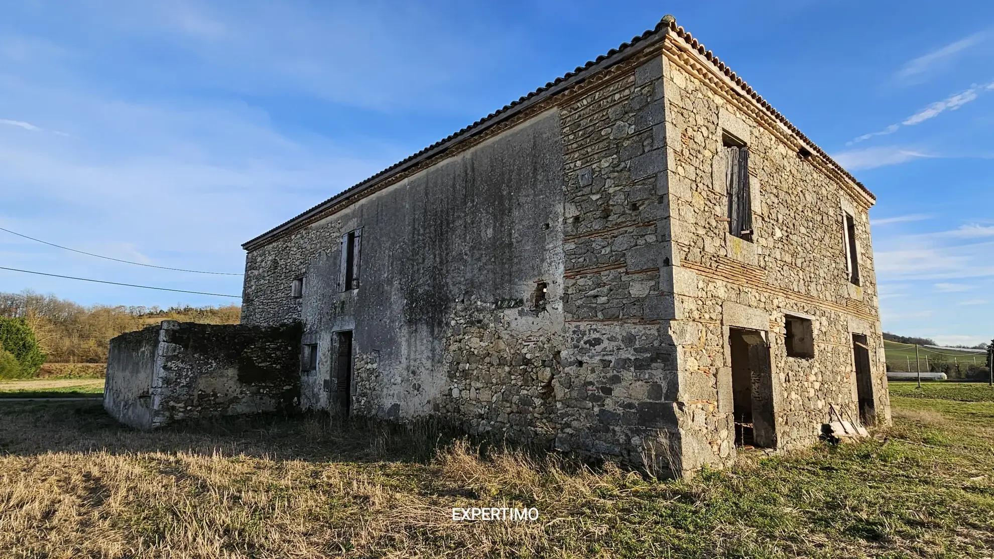 À vendre bâtisse en pierre à rénover à Tonneins, lot de 190 m² sur terrain de 3000 m² 
