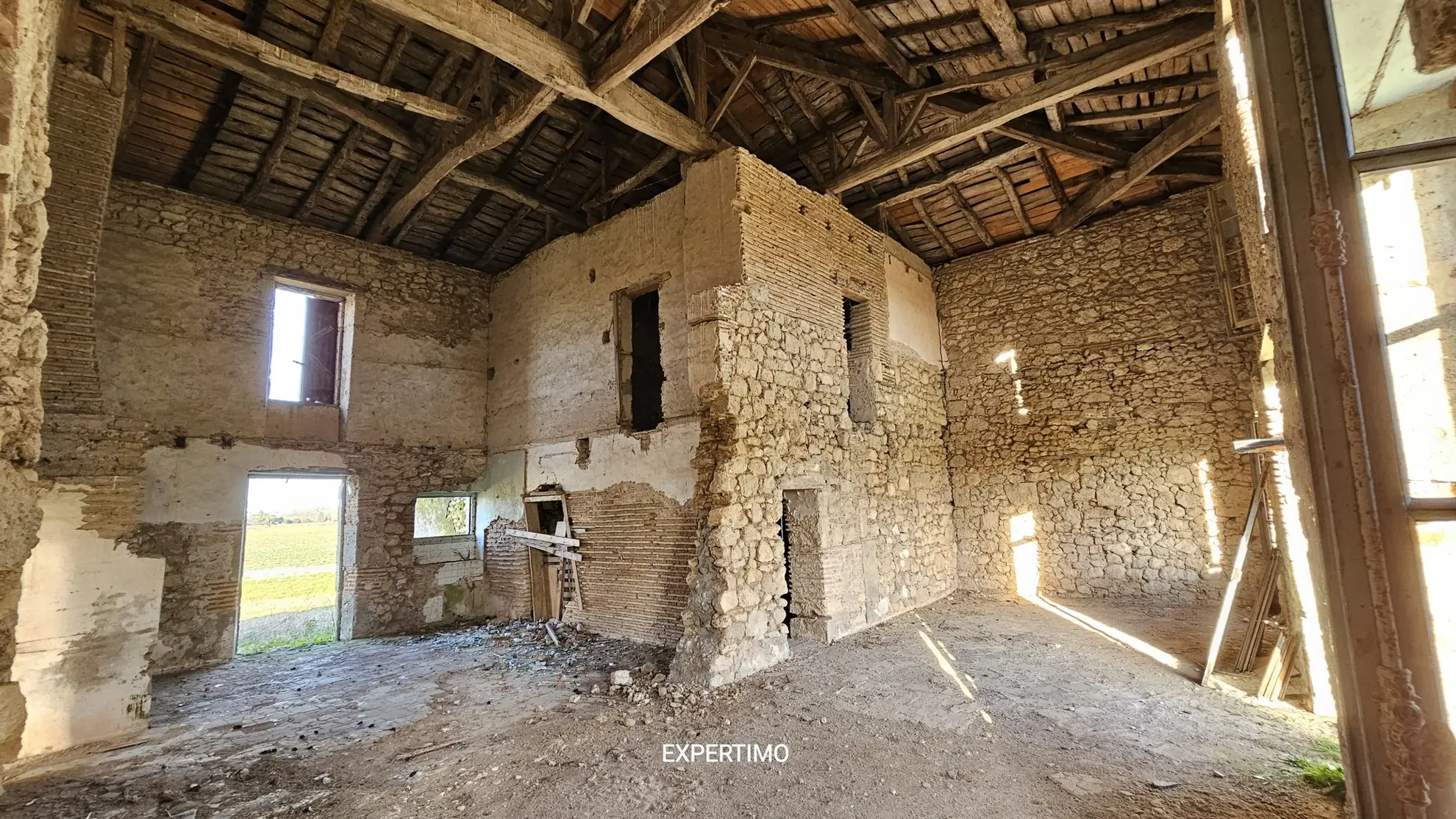 À vendre bâtisse en pierre à rénover à Tonneins, lot de 190 m² sur terrain de 3000 m² 