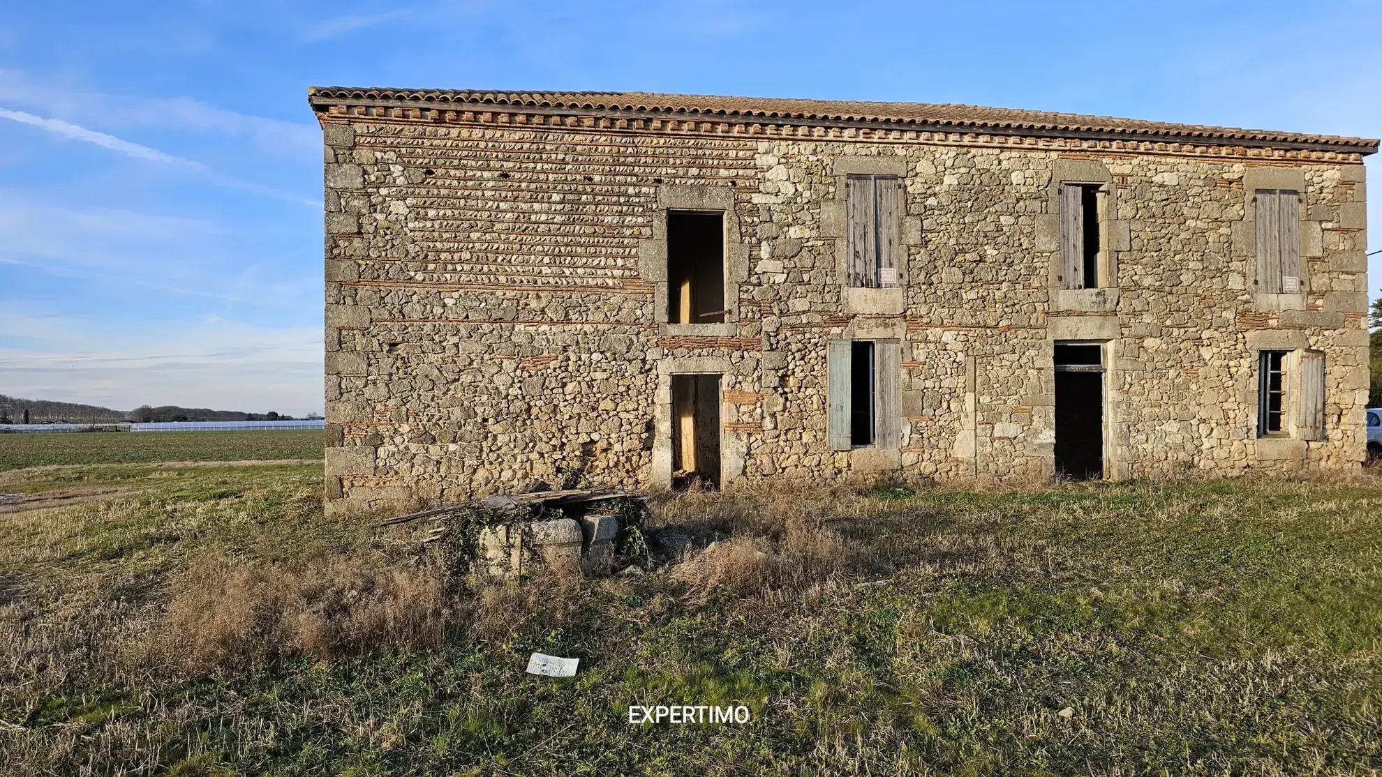 À vendre bâtisse en pierre à rénover à Tonneins, lot de 190 m² sur terrain de 3000 m² 