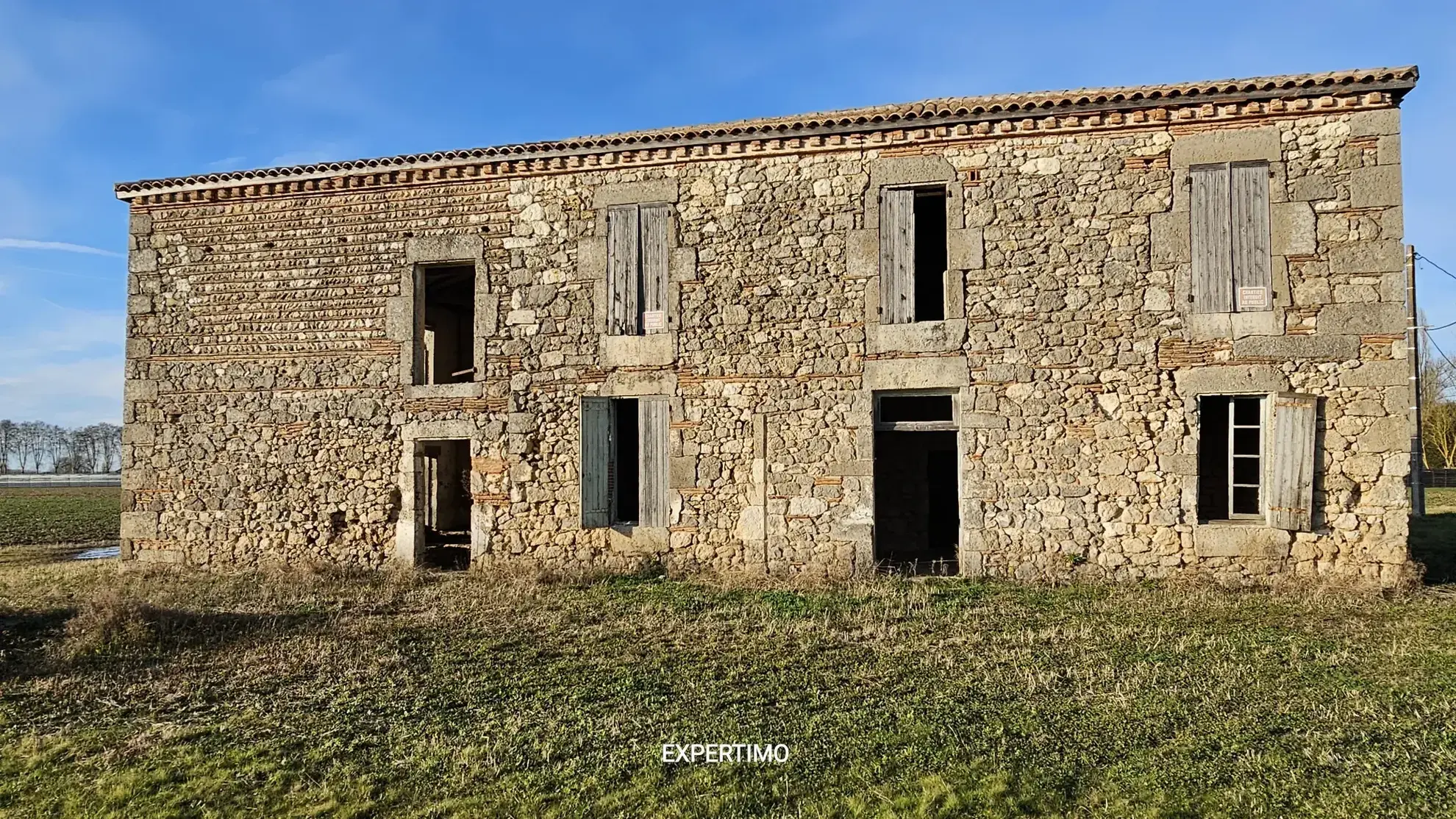 À vendre bâtisse en pierre à rénover à Tonneins, lot de 190 m² sur terrain de 3000 m² 