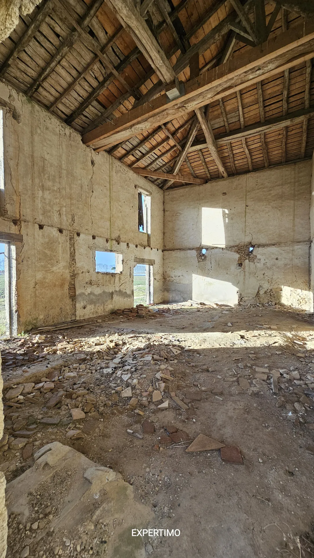 À vendre bâtisse en pierre à rénover à Tonneins, lot de 190 m² sur terrain de 3000 m² 