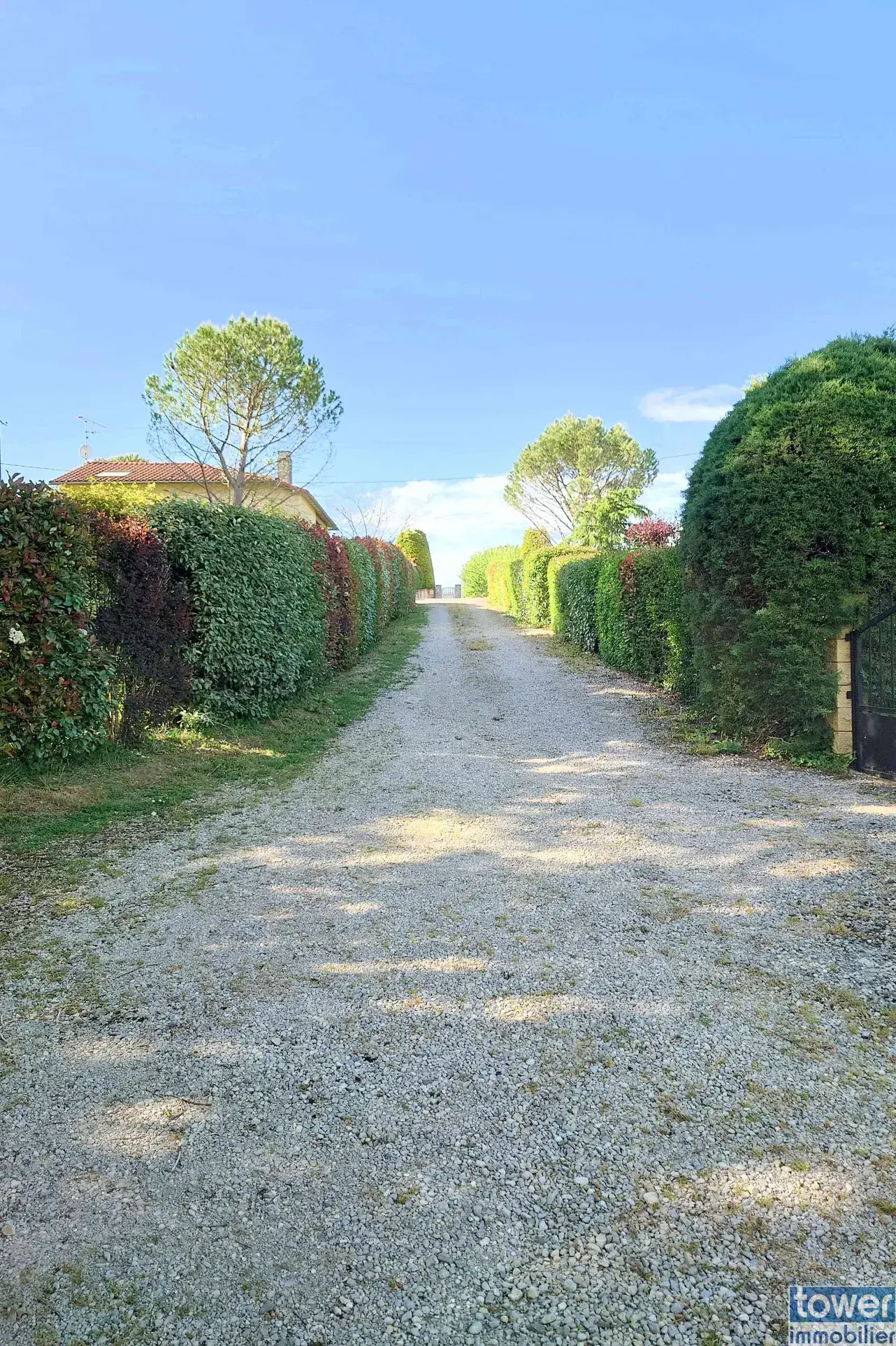 Terrain à bâtir de 1885 m² à Villefranche de Rouergue avec vue dégagée 