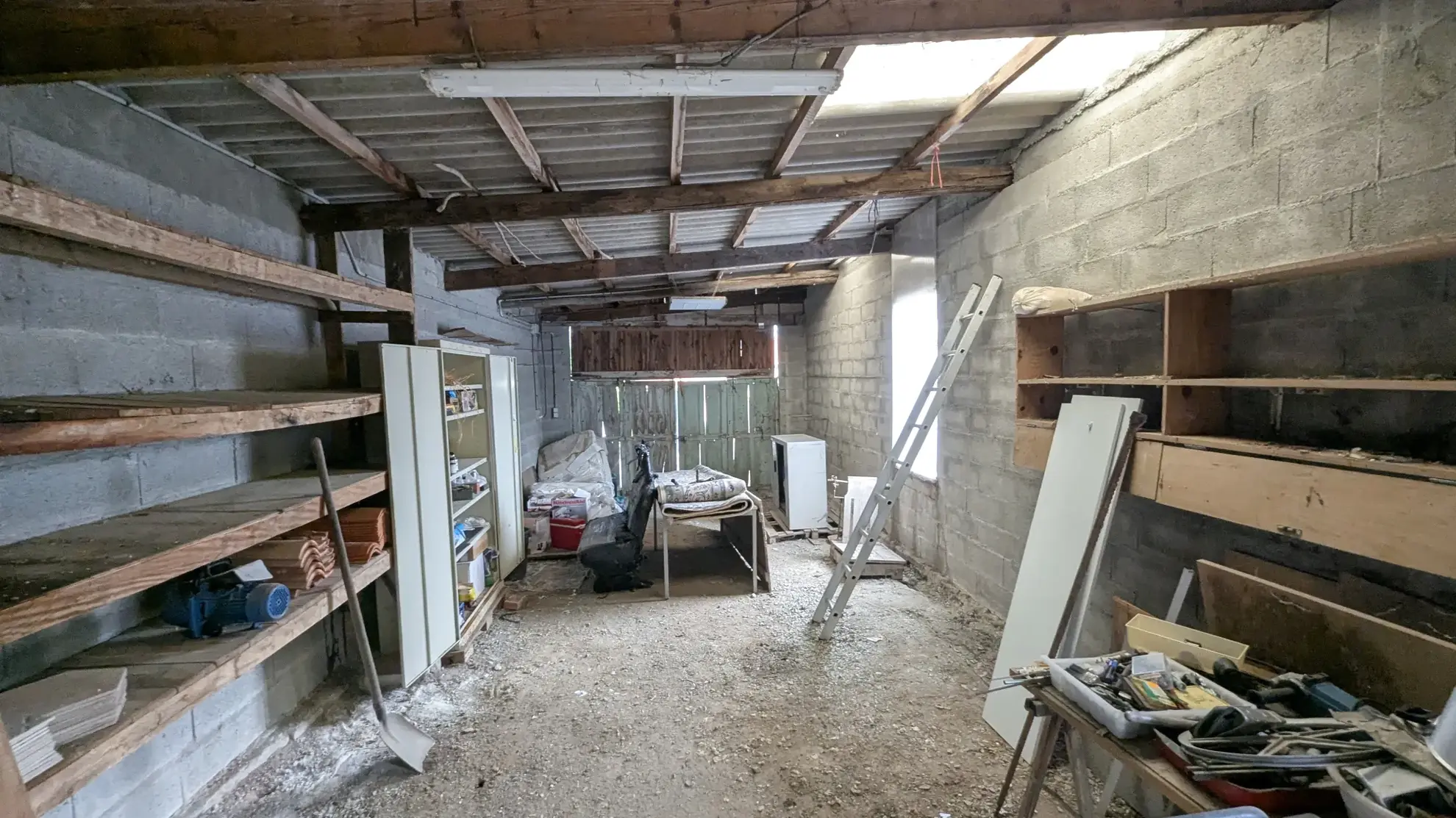 Maison de plain-pied à vendre à Sansais avec dépendances et terrain clos 