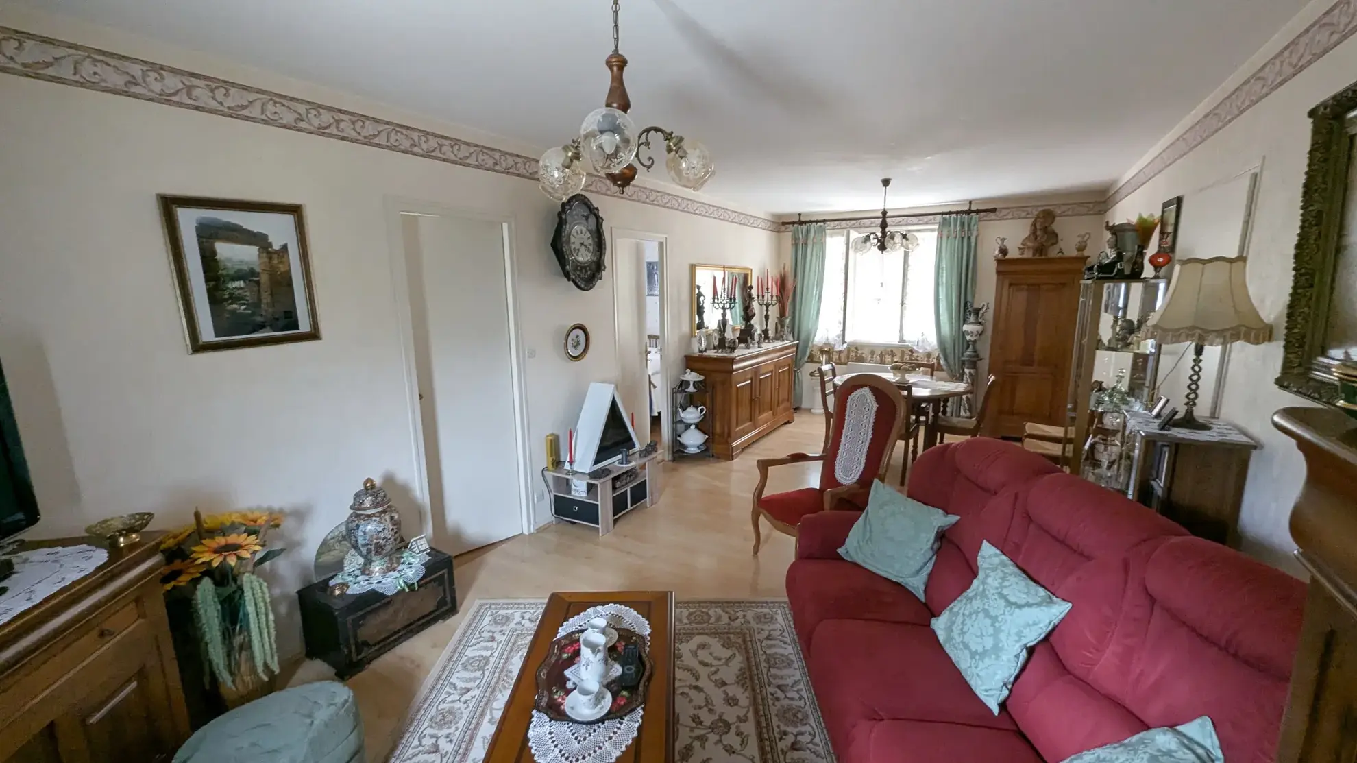 Maison de plain-pied à vendre à Sansais avec dépendances et terrain clos 