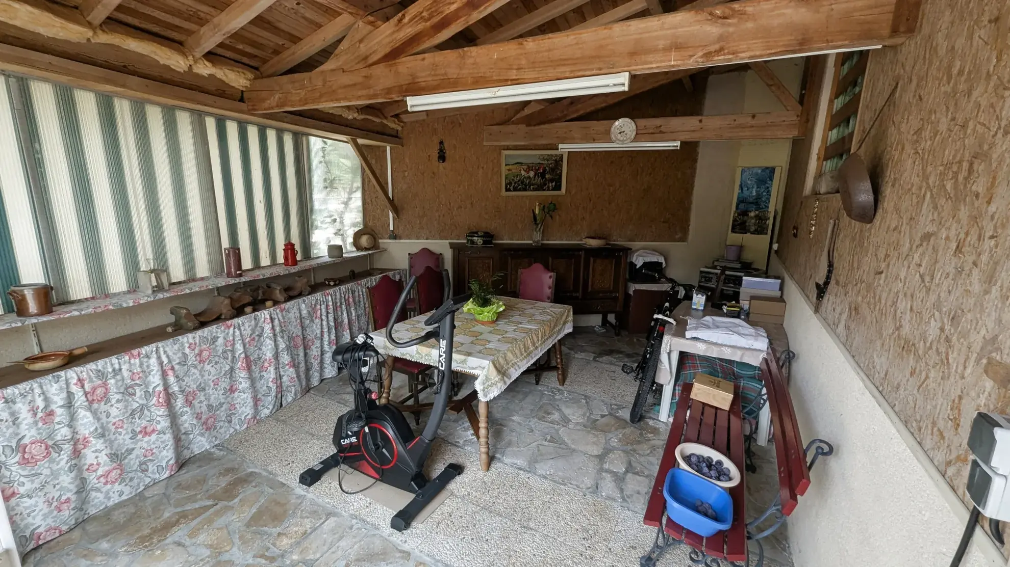 Maison de plain-pied à vendre à Sansais avec dépendances et terrain clos 