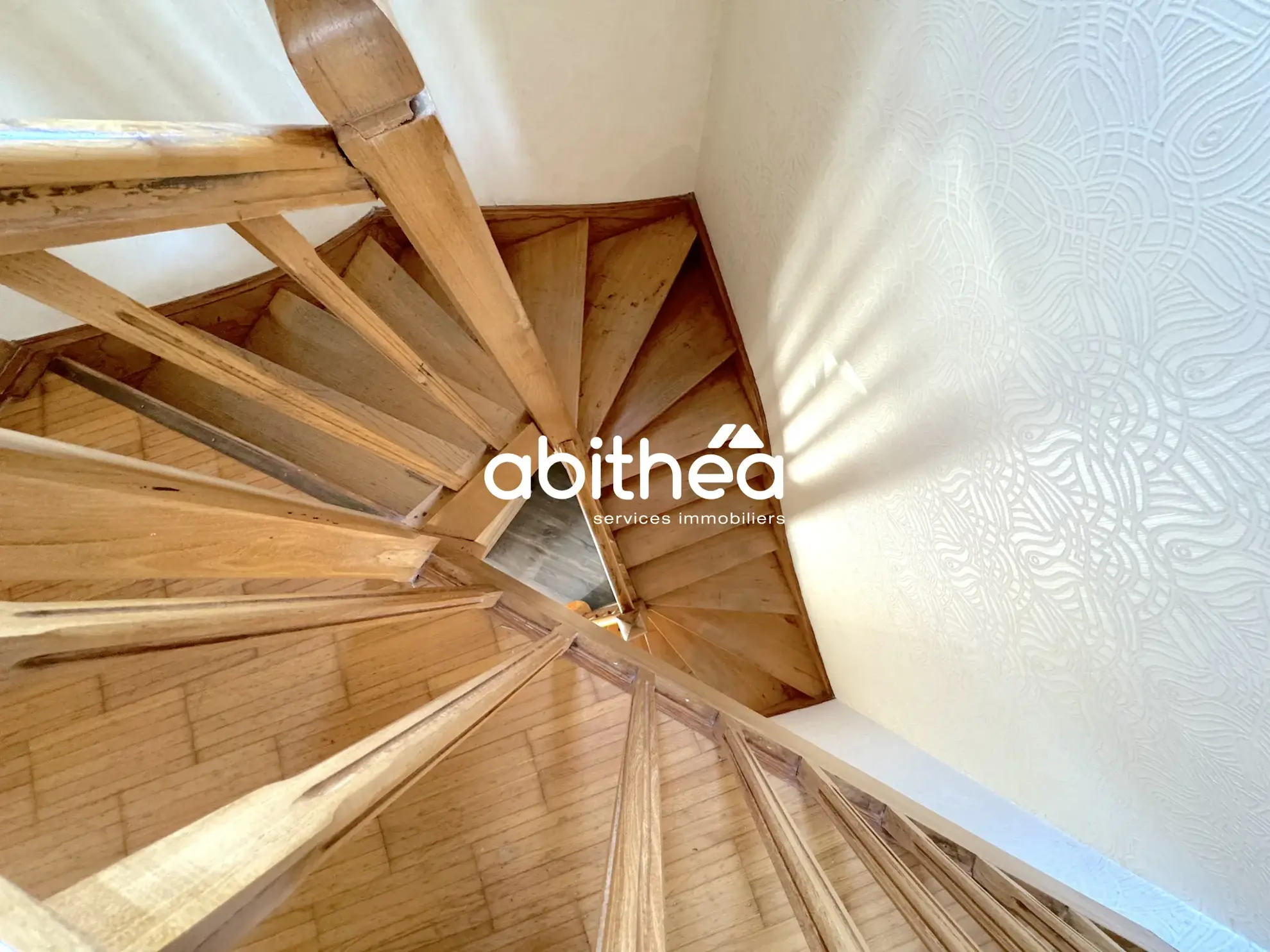 Maison de ville à Arras avec 4 chambres, cour en Sud et emplacement privilégié 