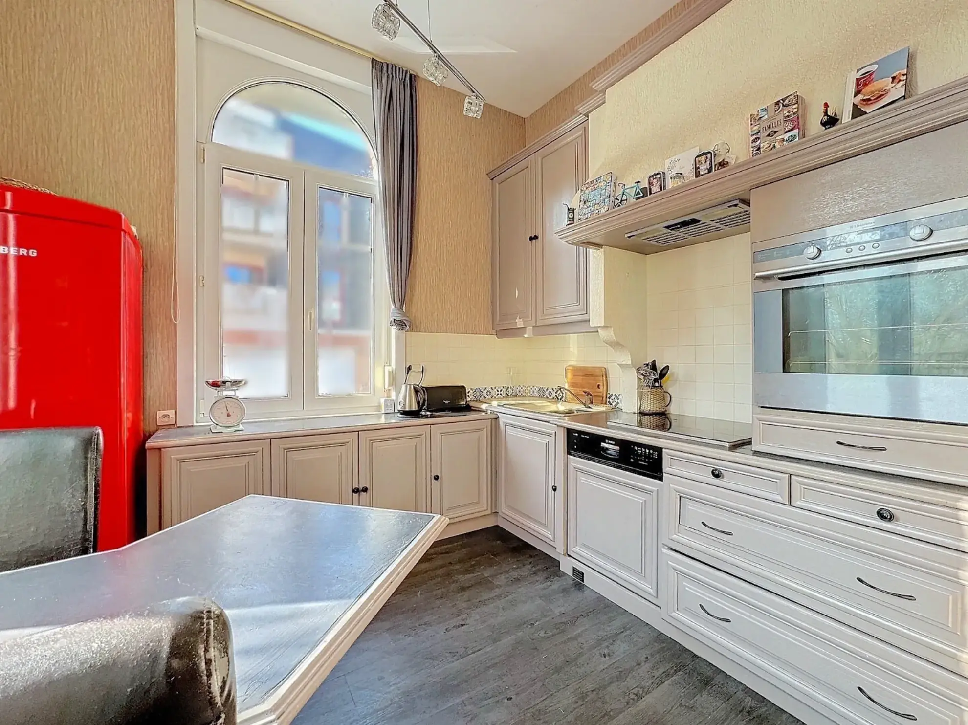 Maison de ville à Arras avec 4 chambres, cour en Sud et emplacement privilégié 