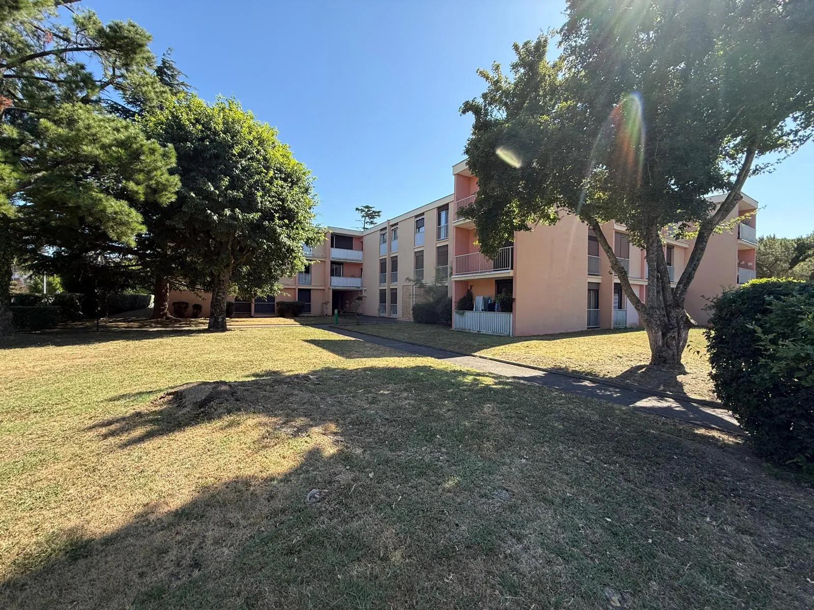 Appartement T4 entièrement rénové avec parking proche du parc Duroc à Colomiers