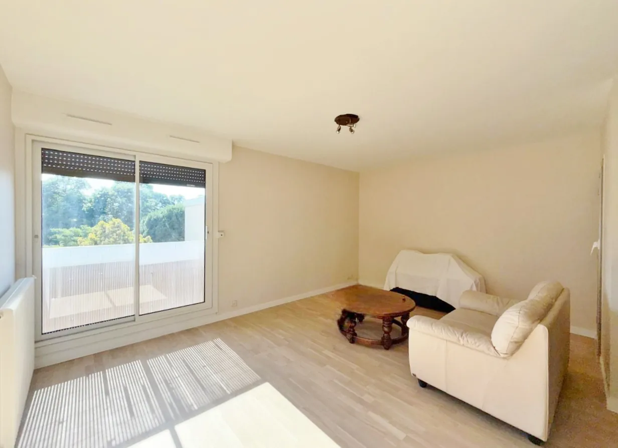 Appartement T4 entièrement rénové avec parking proche du parc Duroc à Colomiers 