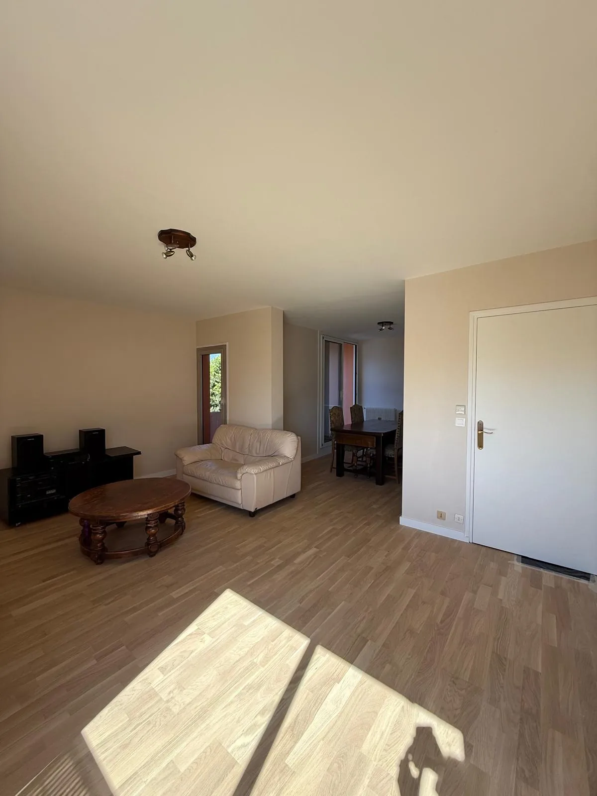 Appartement T4 entièrement rénové avec parking proche du parc Duroc à Colomiers 