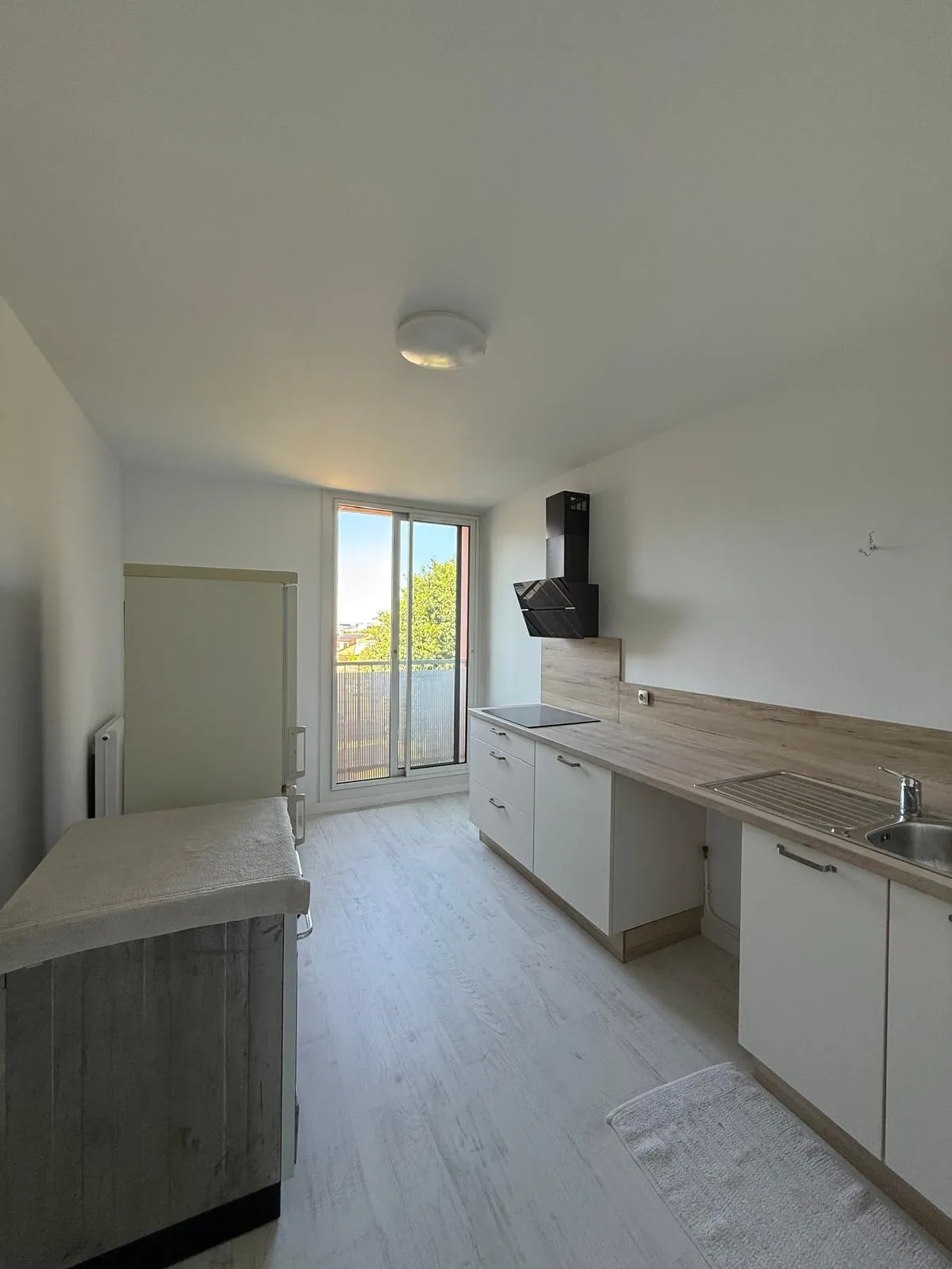 Appartement T4 entièrement rénové avec parking proche du parc Duroc à Colomiers 