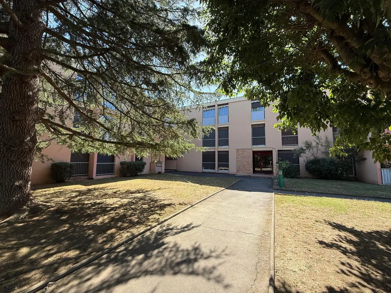 Appartement T4 entièrement rénové avec parking proche du parc Duroc à Colomiers 