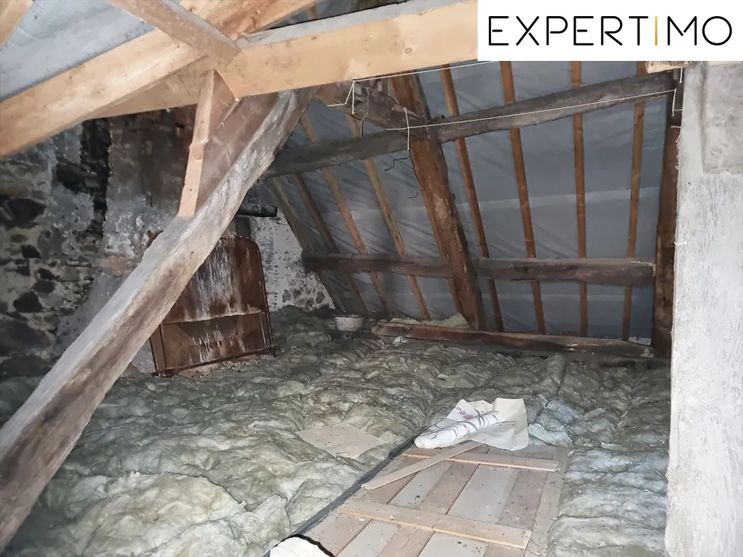 Maison de 100 m² avec cour à Montaigut-en-Combrailles à rénover 