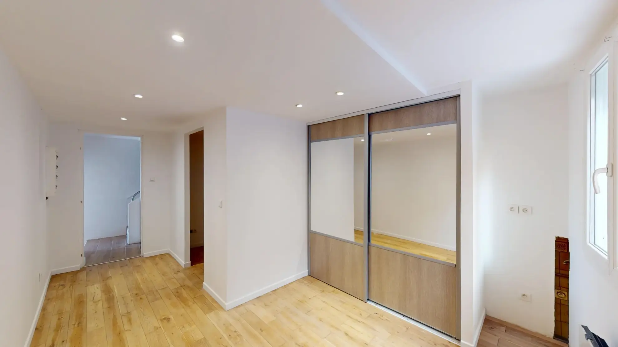 Belle maison de village rénovée avec toit-terrasse à Miremont – 144 m² 