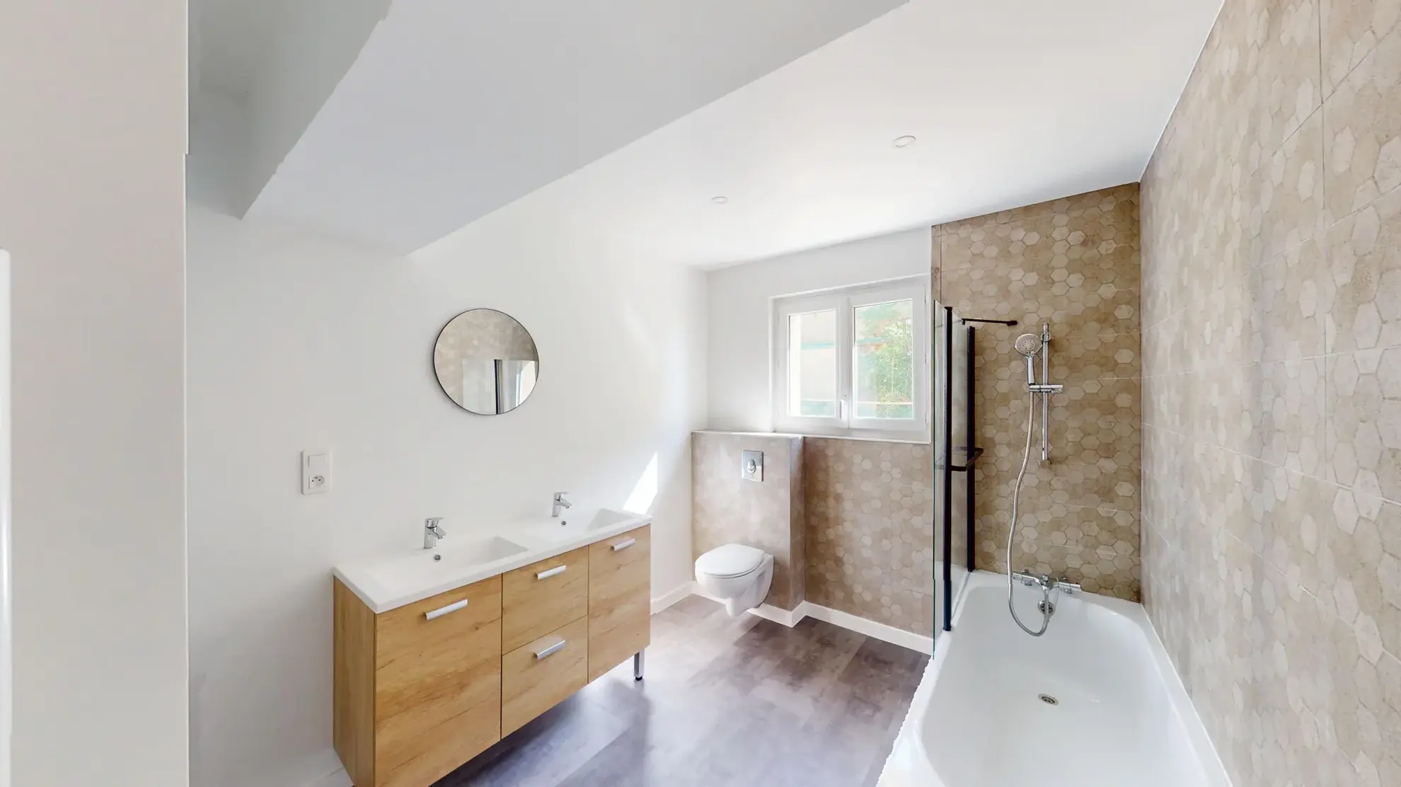 Belle maison de village rénovée avec toit-terrasse à Miremont – 144 m² 