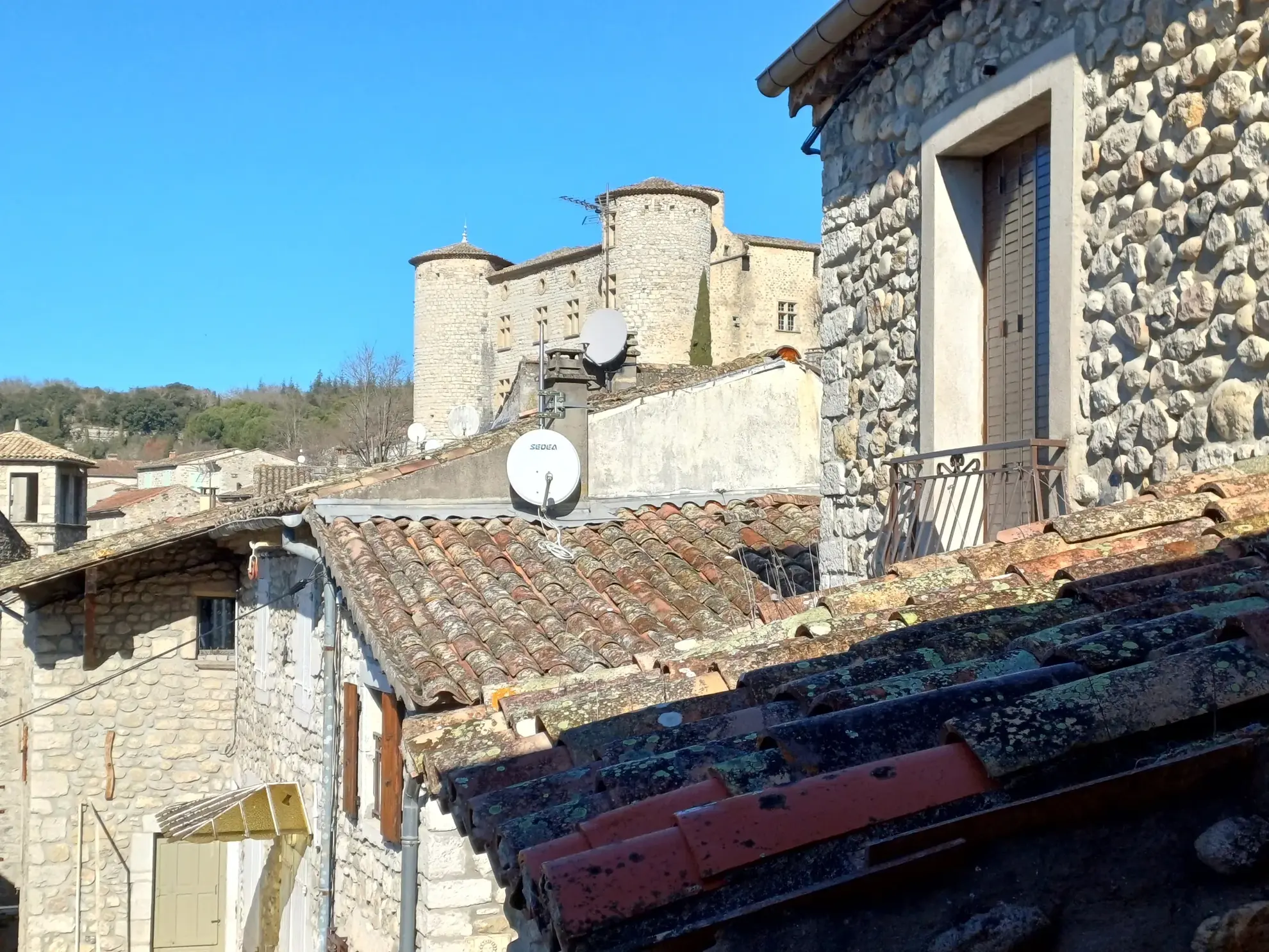 Maison de village rénovée avec terrasse à Voguë en Ardèche 