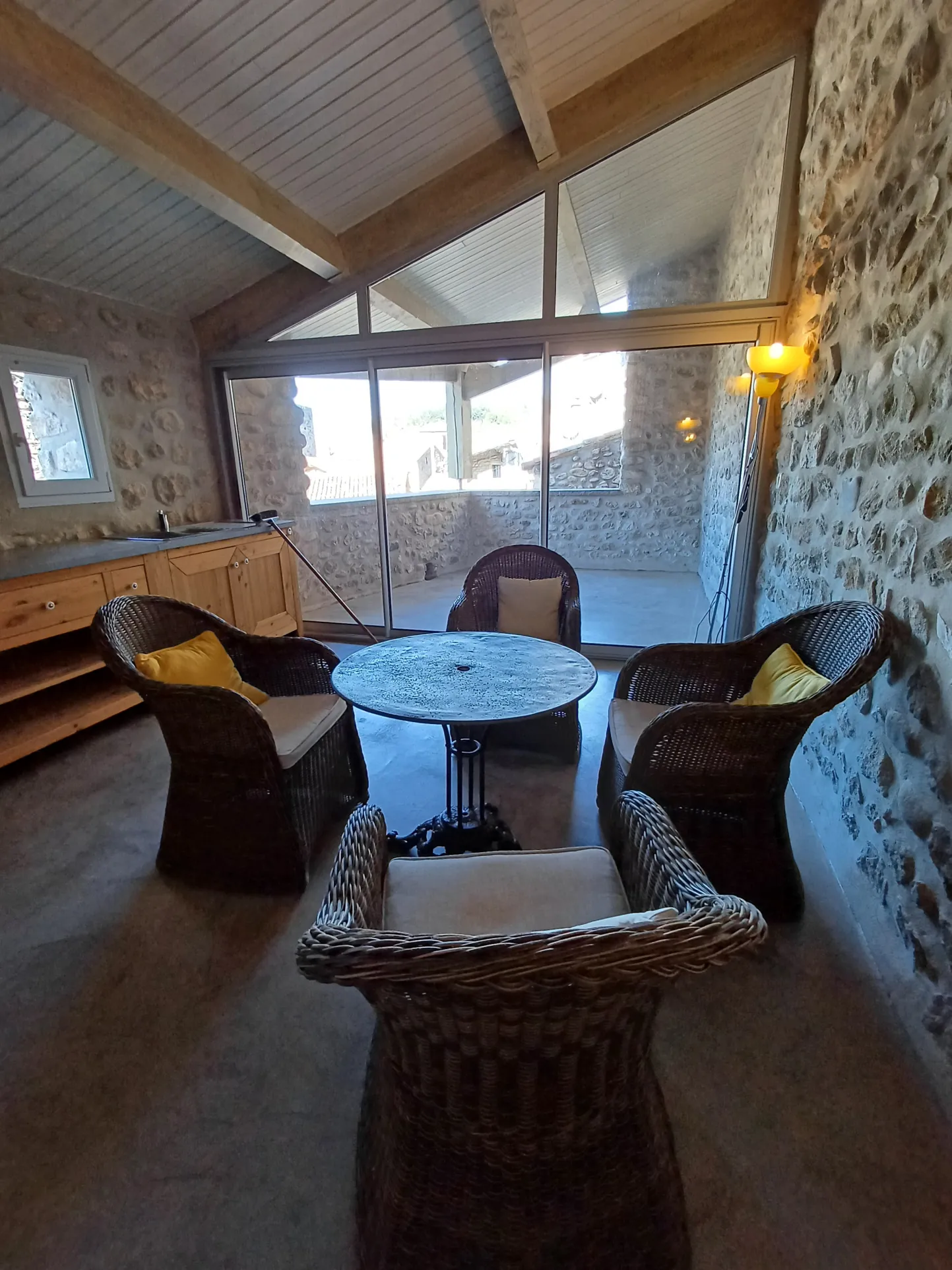 Maison de village rénovée avec terrasse à Voguë en Ardèche 