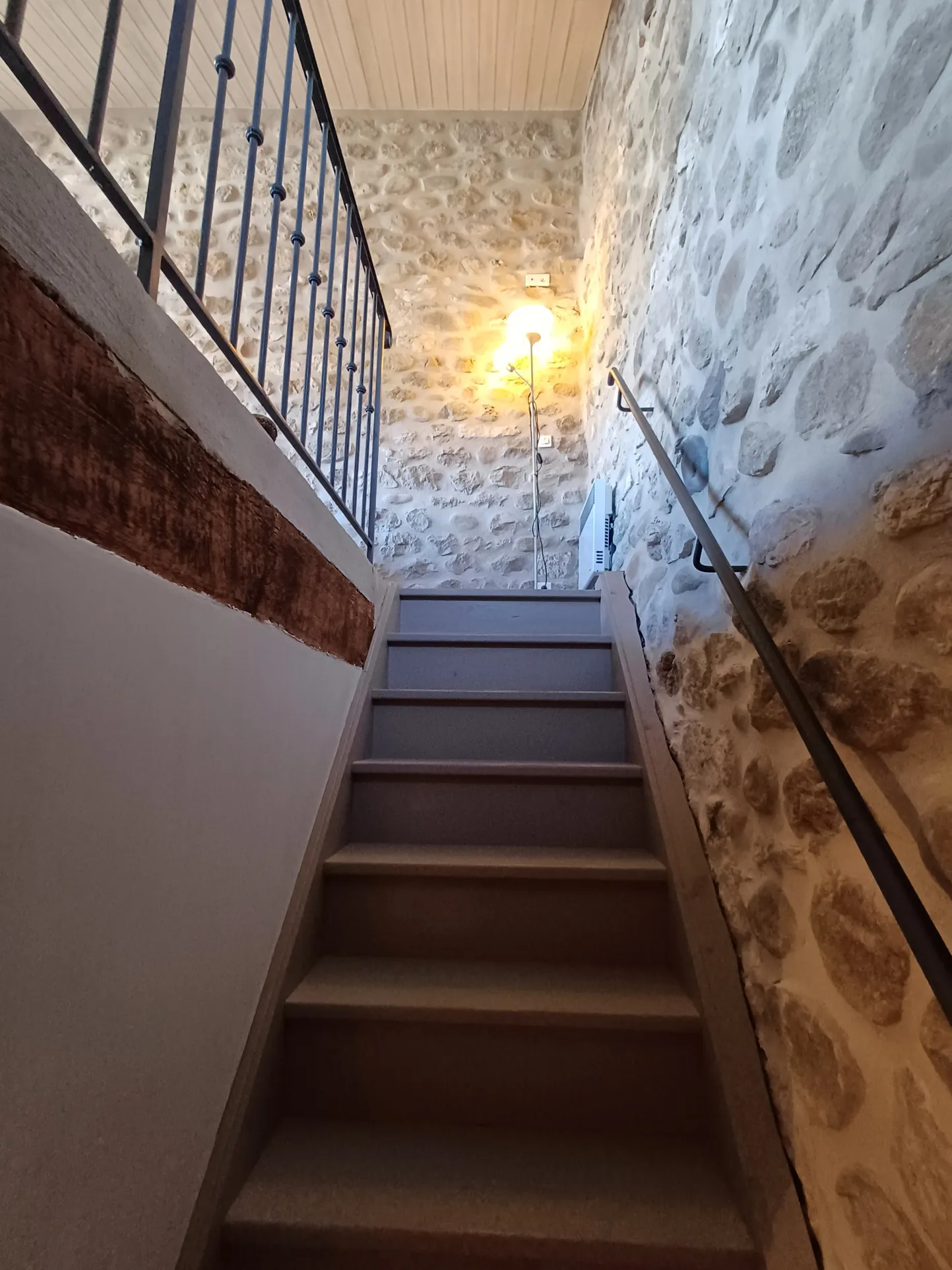 Maison de village rénovée avec terrasse à Voguë en Ardèche 