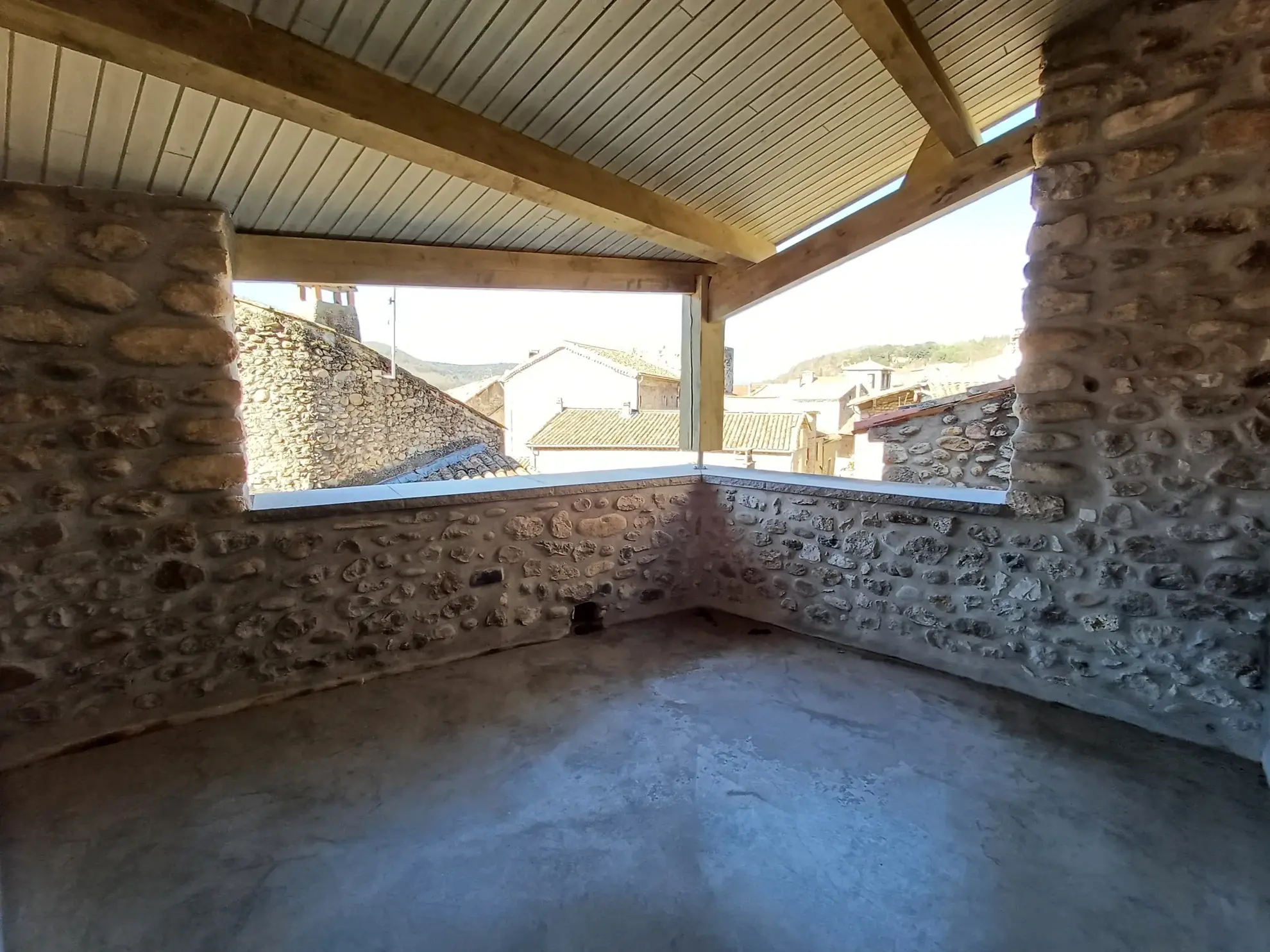 Maison de village rénovée avec terrasse à Voguë en Ardèche 