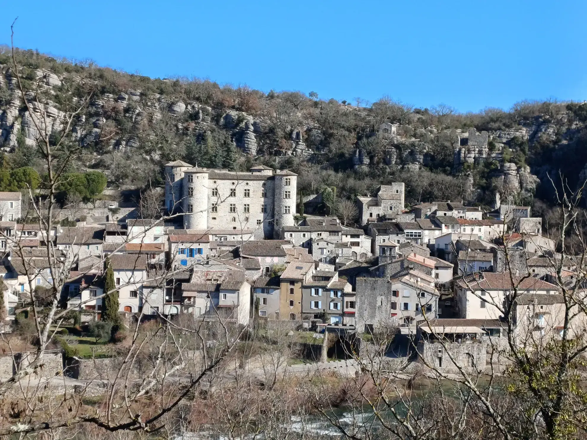 Maison de village rénovée avec terrasse à Voguë en Ardèche 