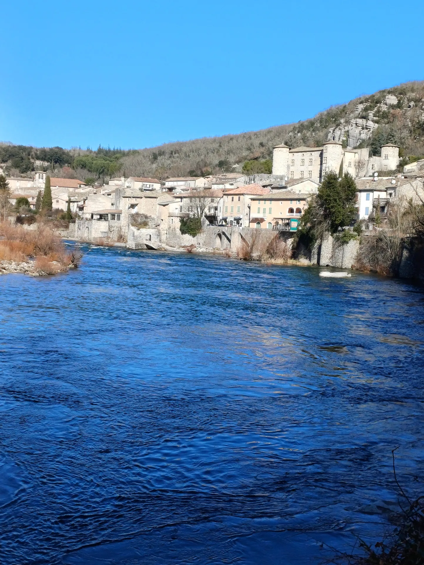 Maison de village rénovée avec terrasse à Voguë en Ardèche 