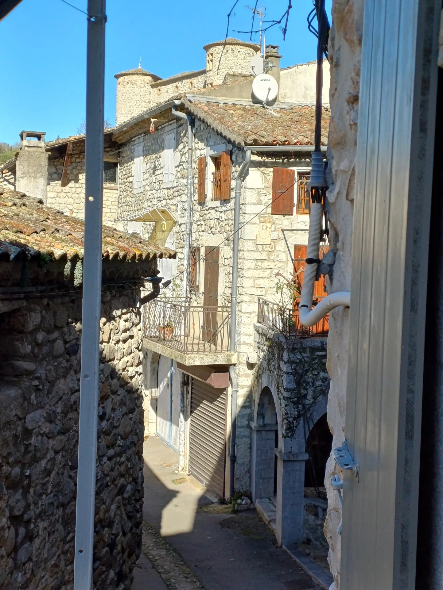 Maison de village rénovée avec terrasse à Voguë en Ardèche 