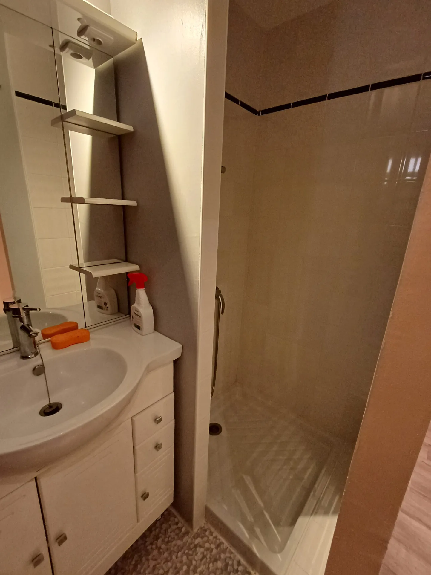 Maison de village rénovée avec terrasse à Voguë en Ardèche 