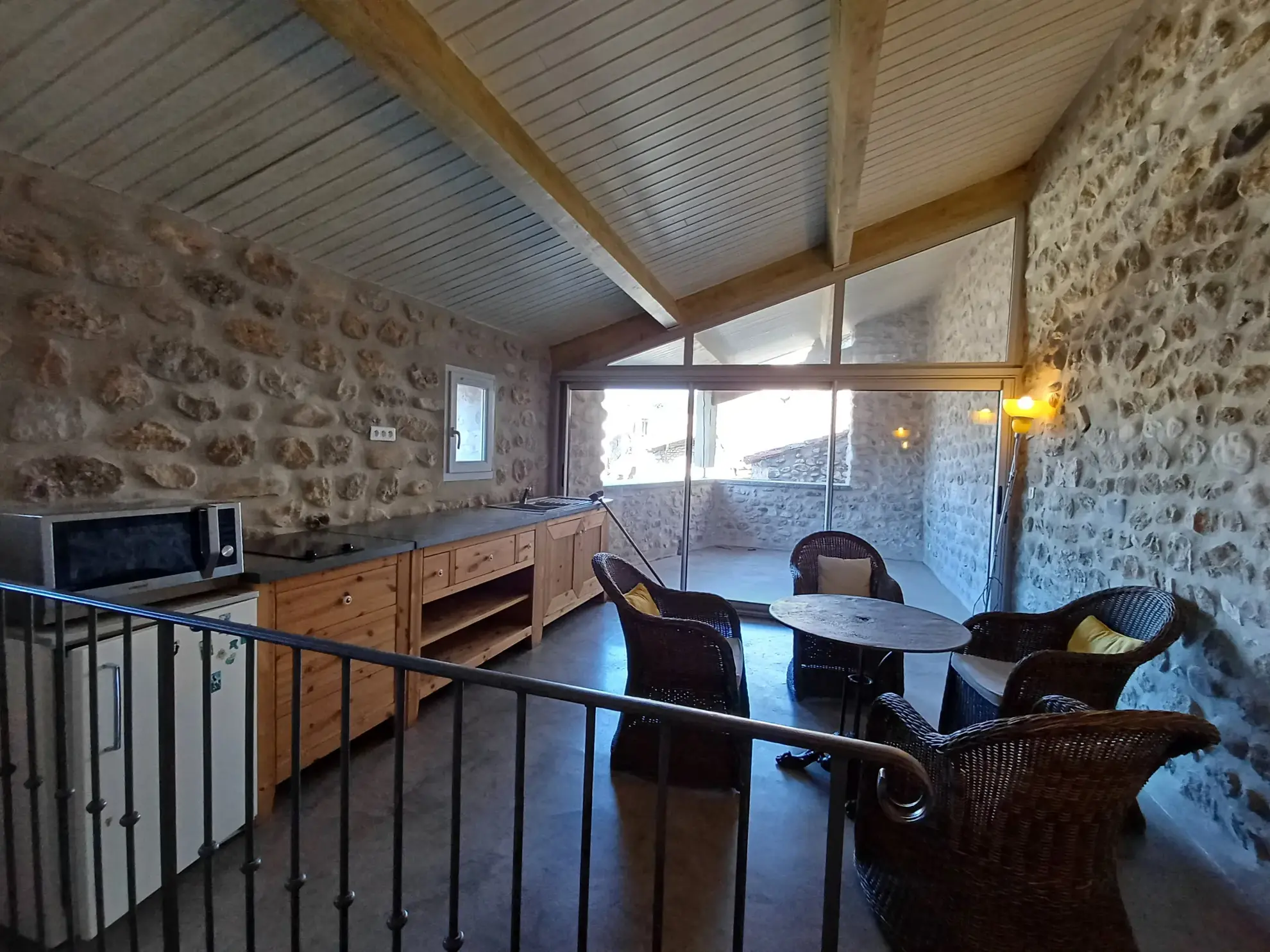 Maison de village rénovée avec terrasse à Voguë en Ardèche 
