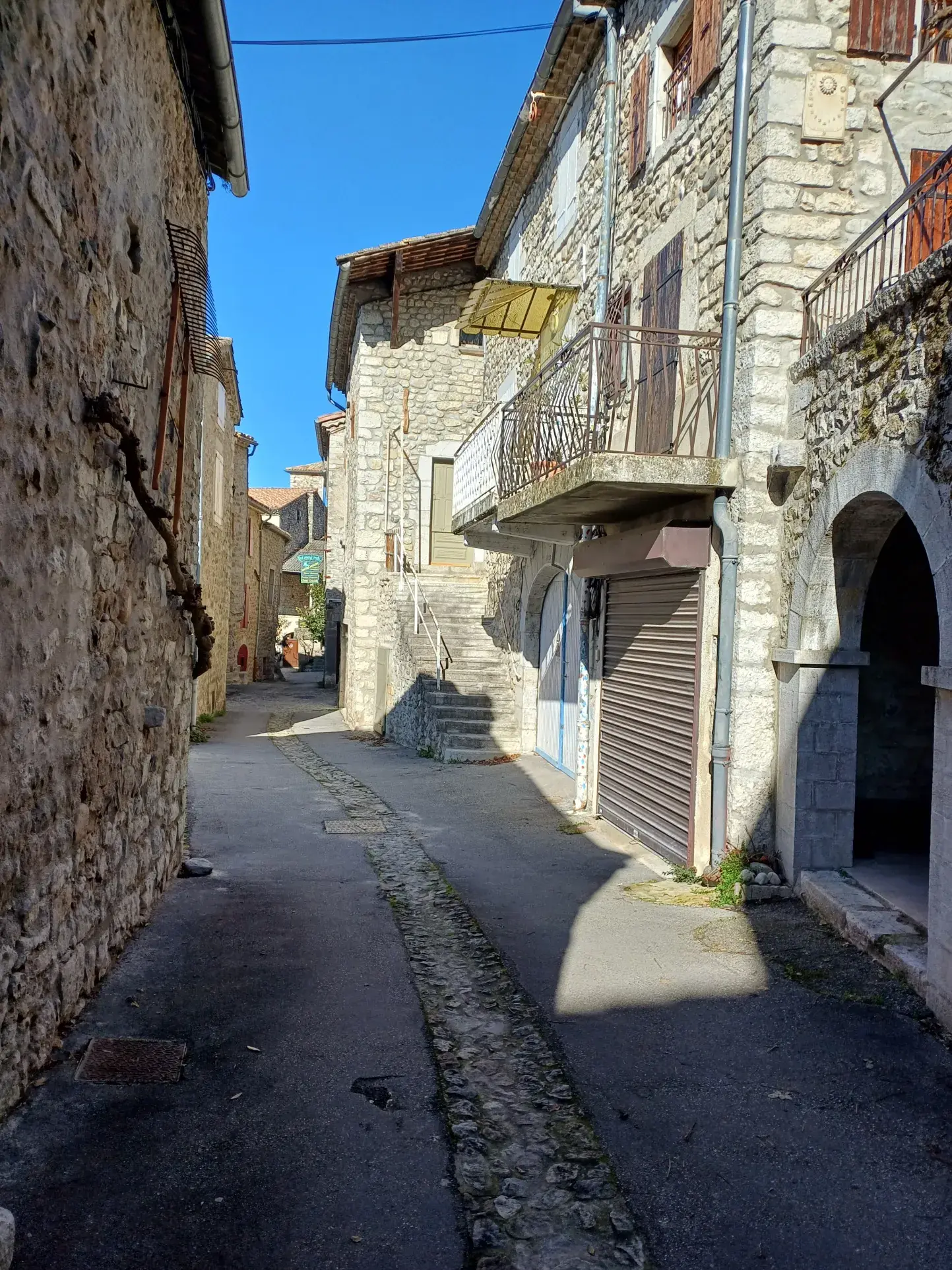 Maison de village rénovée avec terrasse à Voguë en Ardèche 