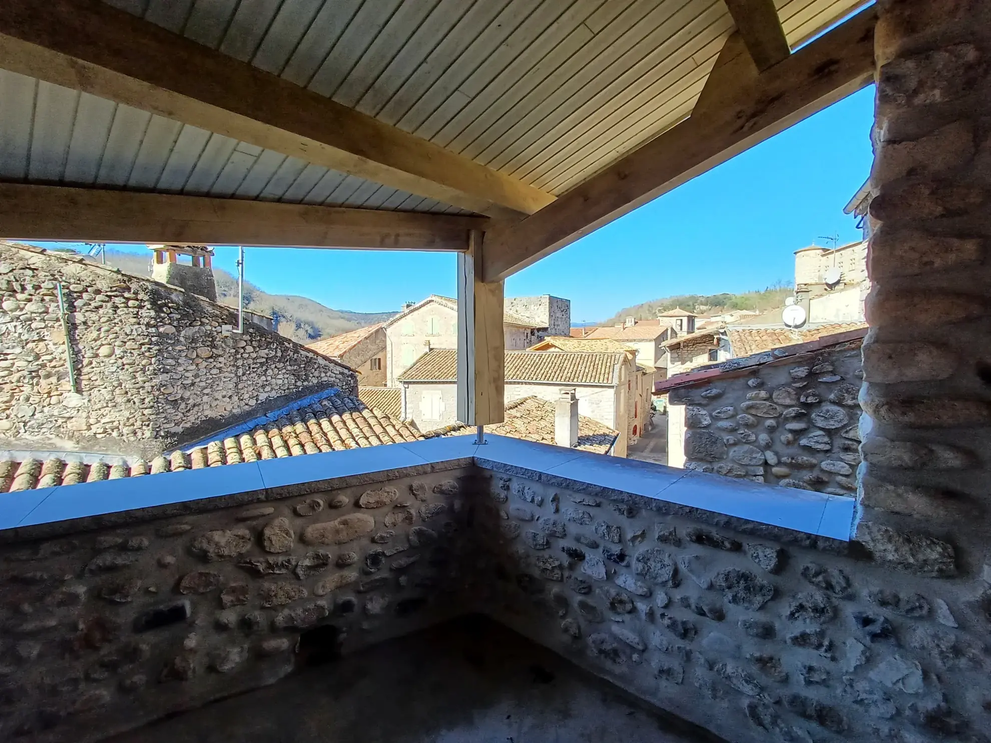 Maison de village rénovée avec terrasse à Voguë en Ardèche 