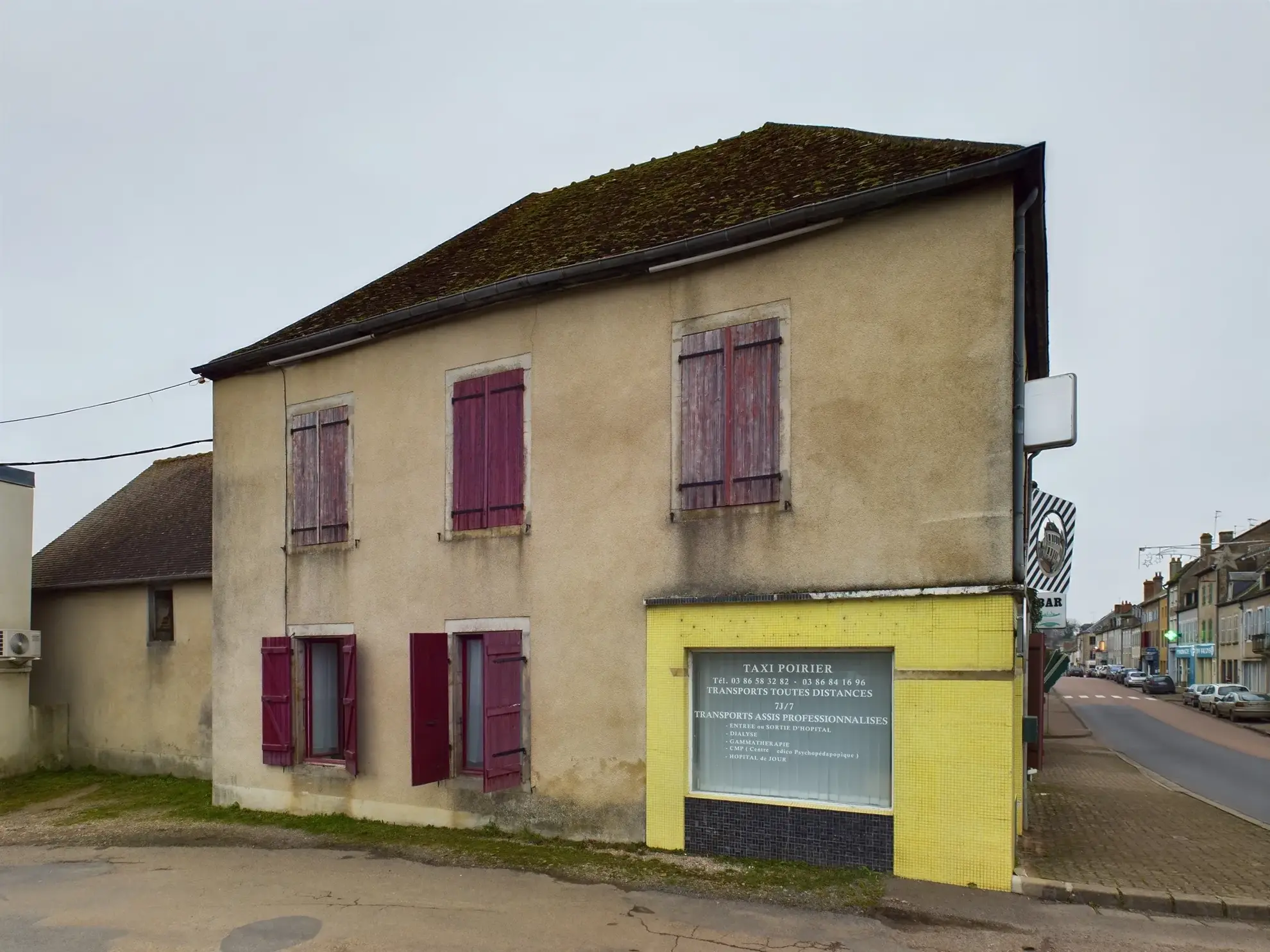 Maison à rénover de 67 m2 à Châtillon-en-Bazois avec jardin et potentiel d'aménagement