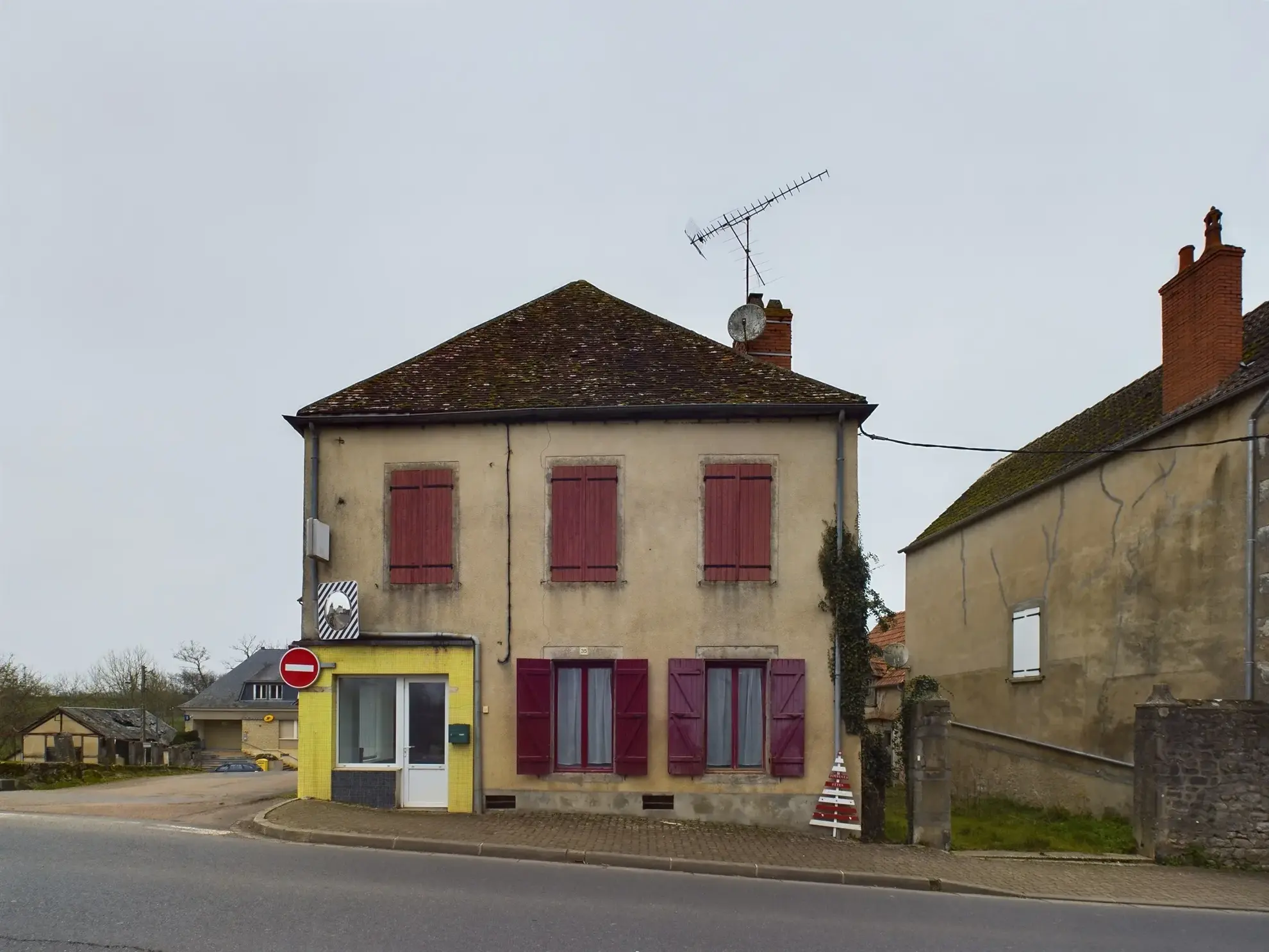 Maison à rénover de 67 m² à Châtillon-en-Bazois avec potentiel de personnalisation 