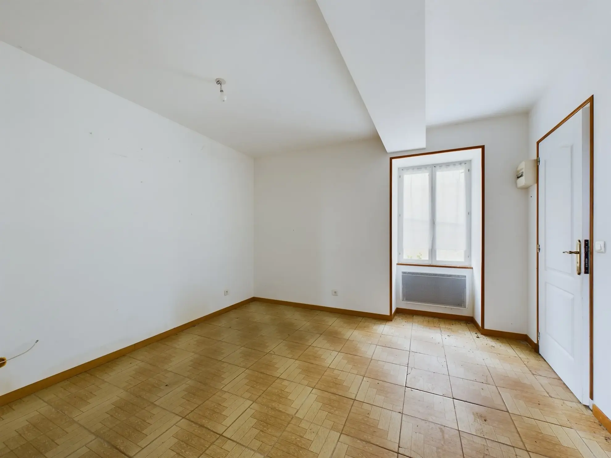 Maison à rénover de 67 m² à Châtillon-en-Bazois avec potentiel de personnalisation 